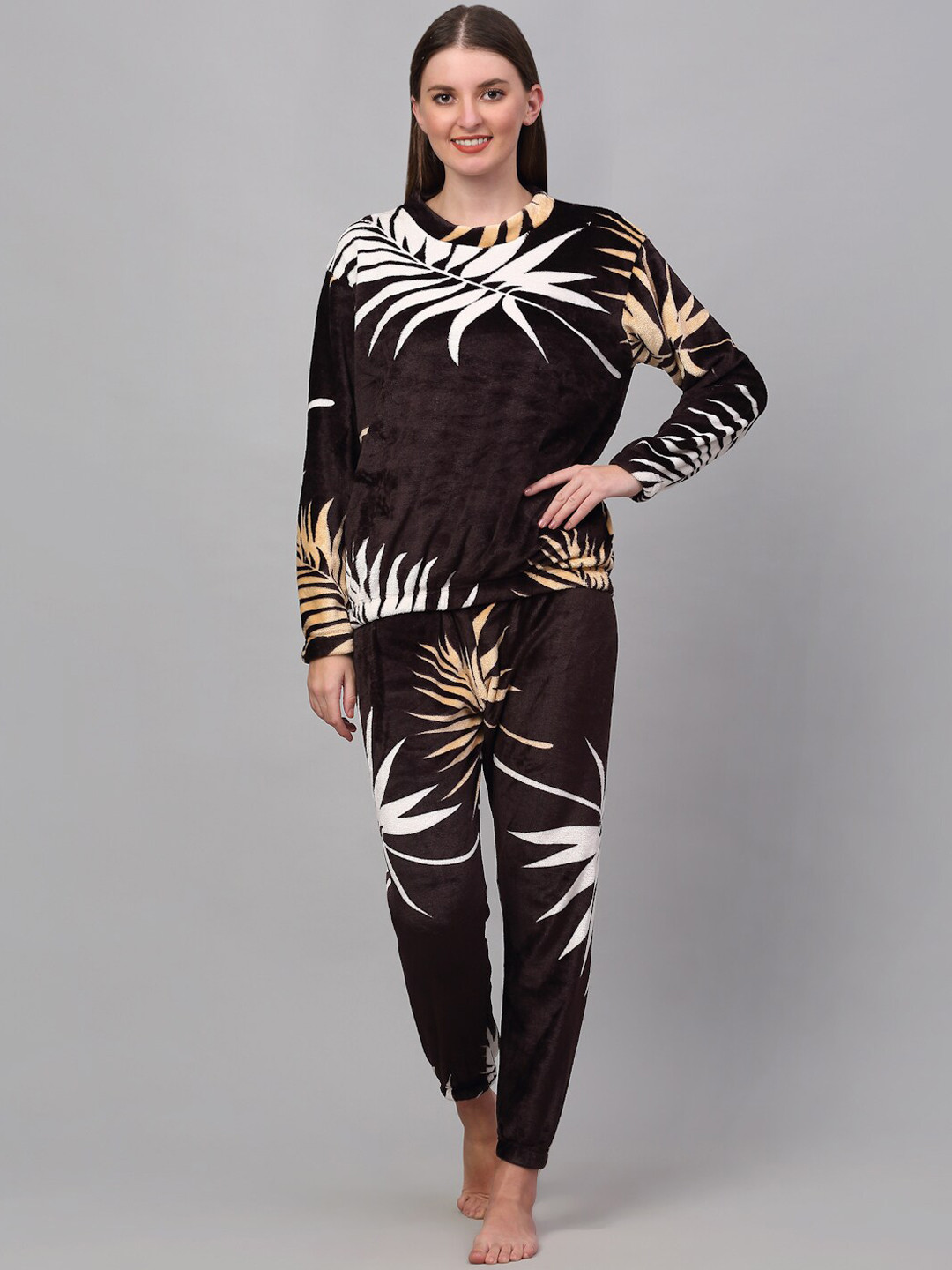 

KLOTTHE Tropical Print Woolen Night Suit, Black