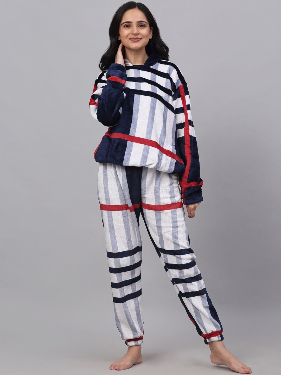 

KLOTTHE Women Printed Woolen Hooded Night suit, White