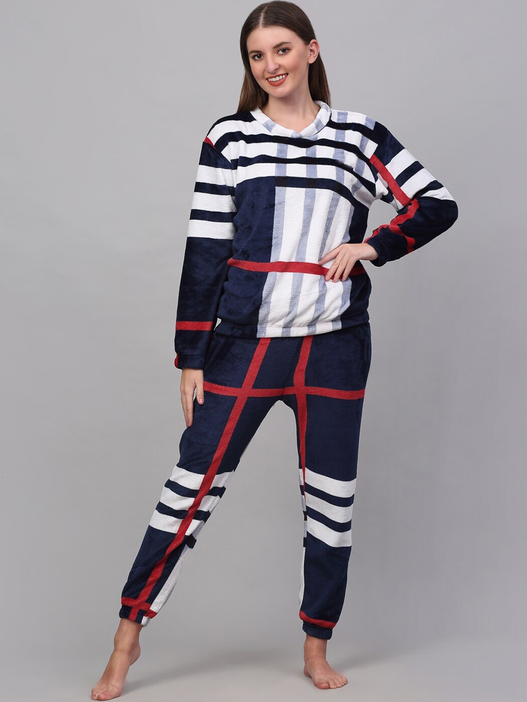 

Women White & Blue Printed Woolen Night suit