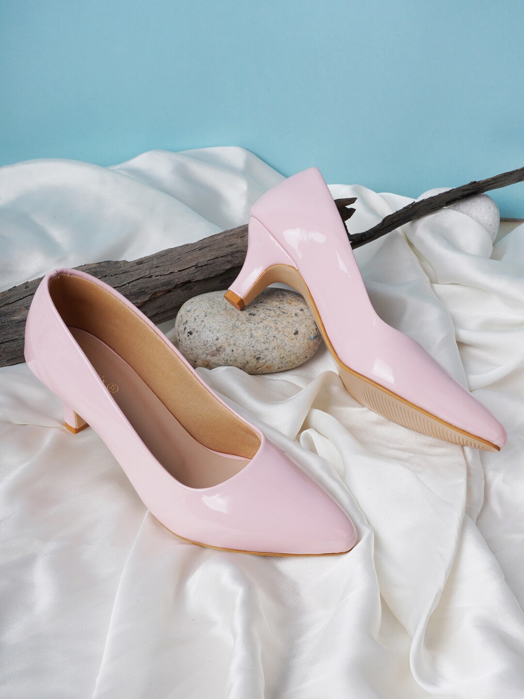 

HEELSNFEELS Pink Solid Kitten Pumps