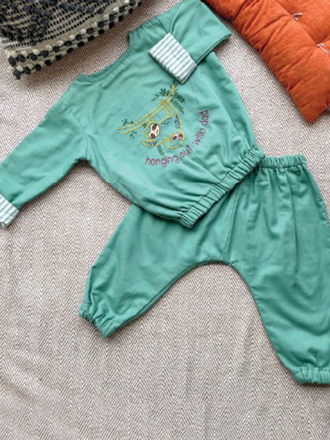 

Bhaakur Kids Blue Printed Cotton Clothing Set