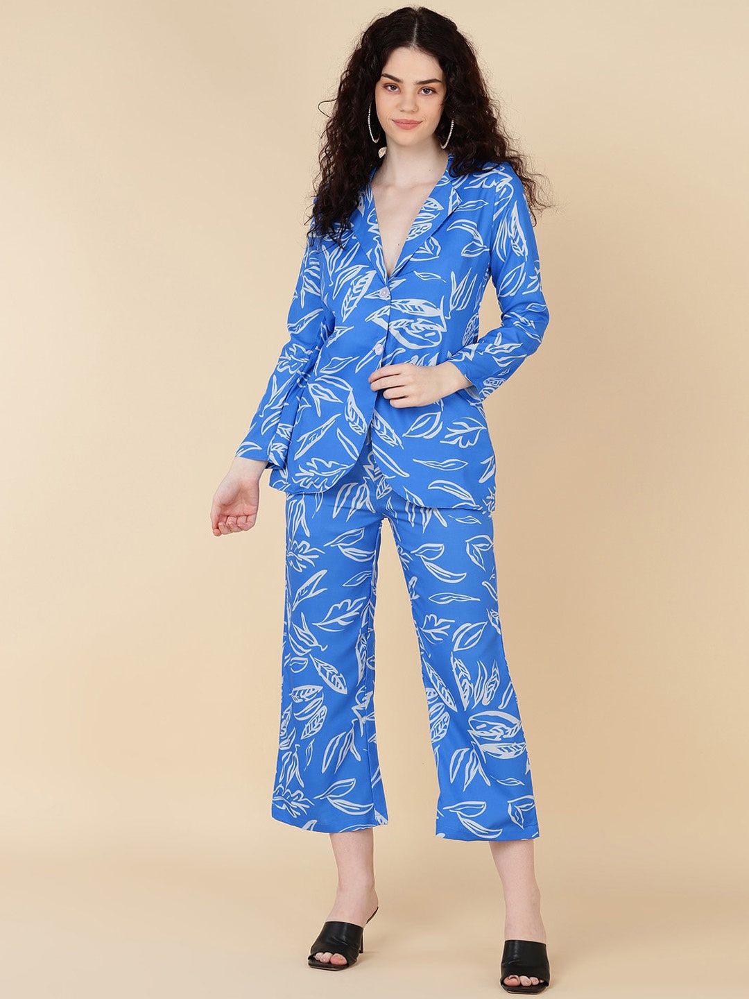 

Sangria Women Blue & White Printed Co-Ords