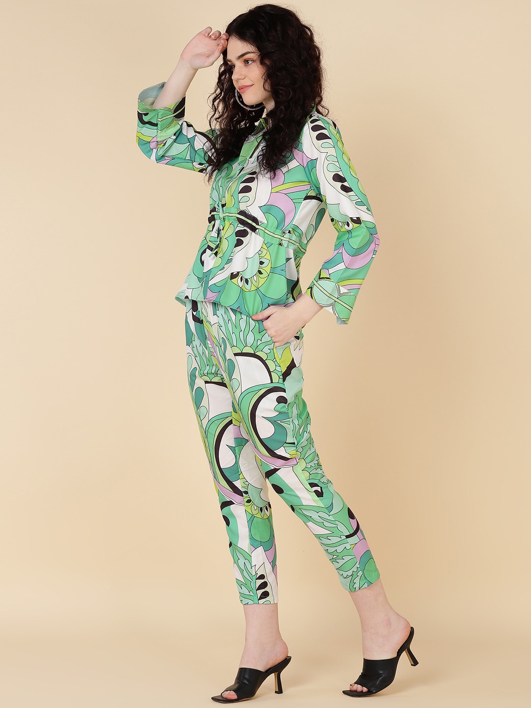 

Sangria Women Green & Black Printed Polyester Co-Ords