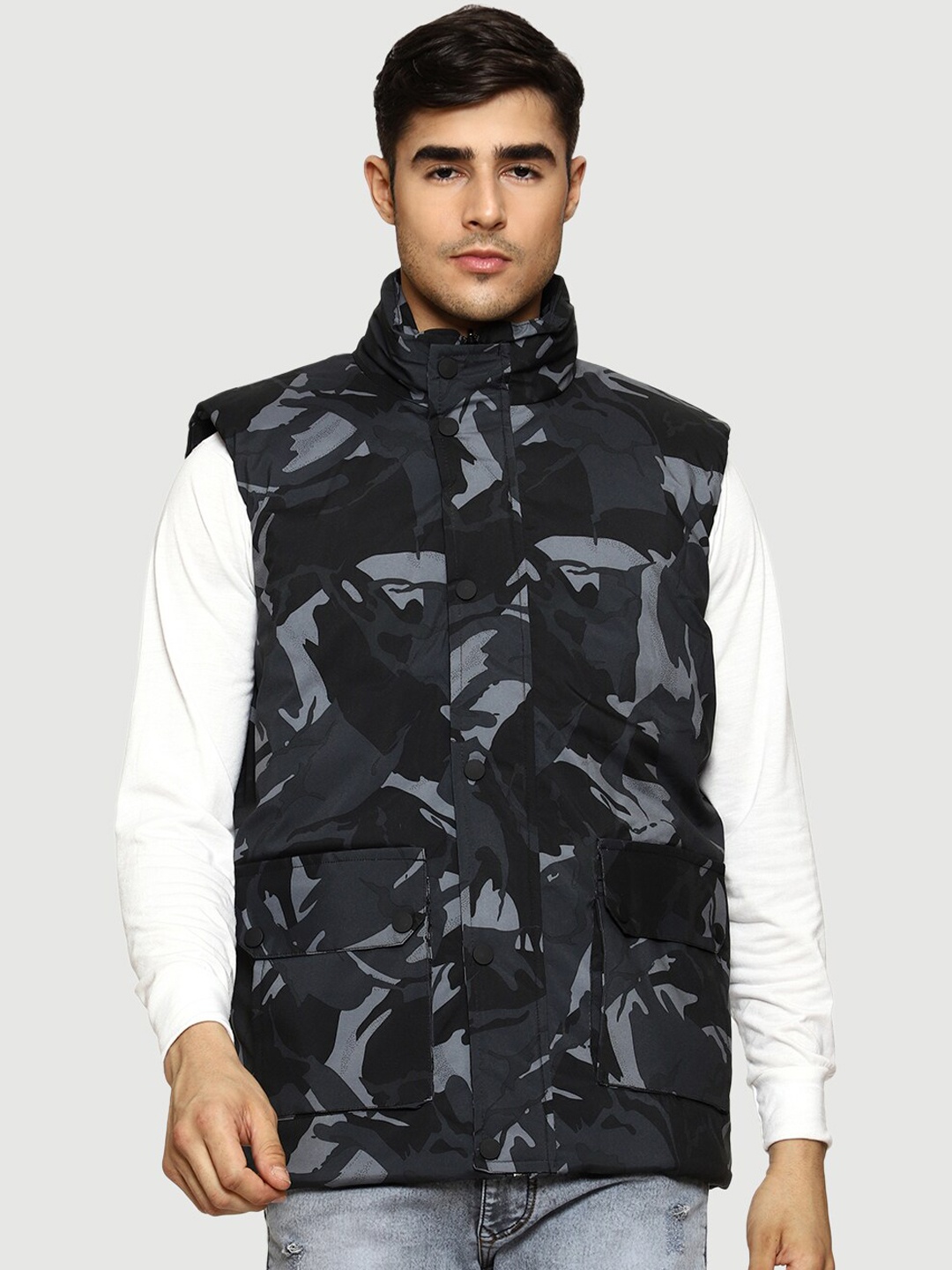

CL SPORT Men Grey & Olive Green Camouflage Sleeveless Puffer Jacket
