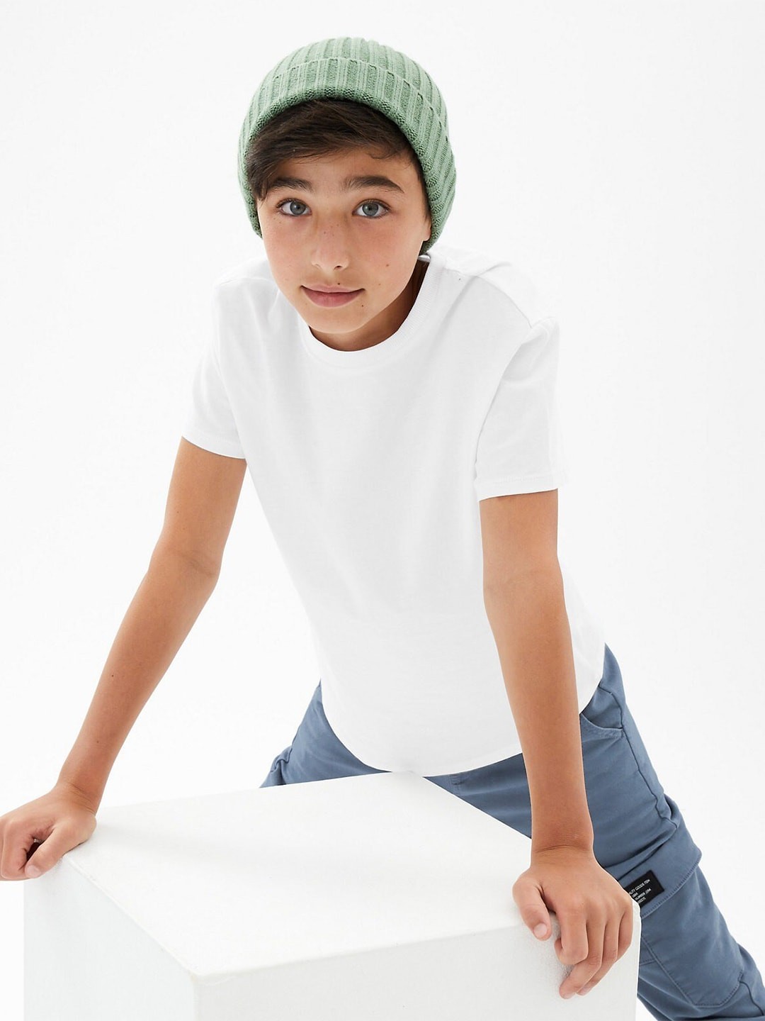 

Marks & Spencer Boys White Solid Round Neck Pure Cotton T-shirt