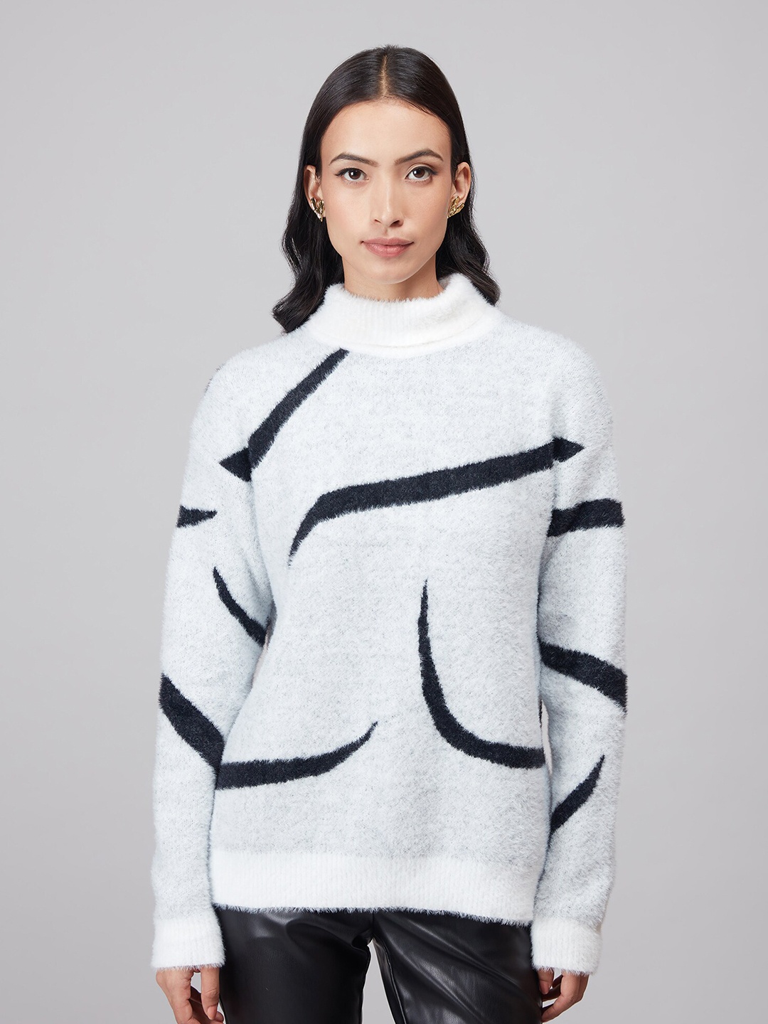 

20Dresses Women White & Black Abstract Animal Printed Pullover