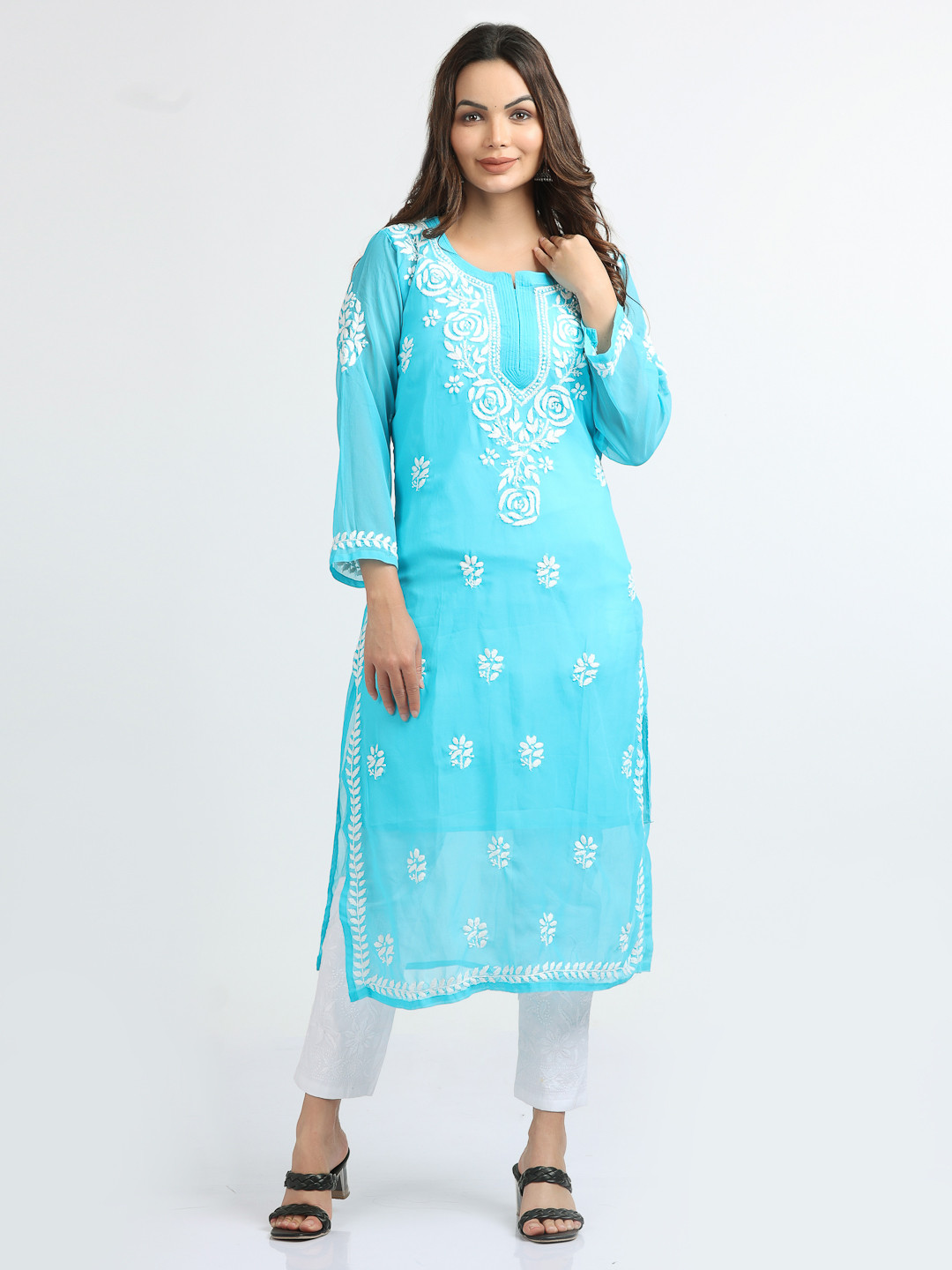 

FAWOMENT Women Blue & White Floral Embroidered Mirror Work Handloom Georgette Kurta