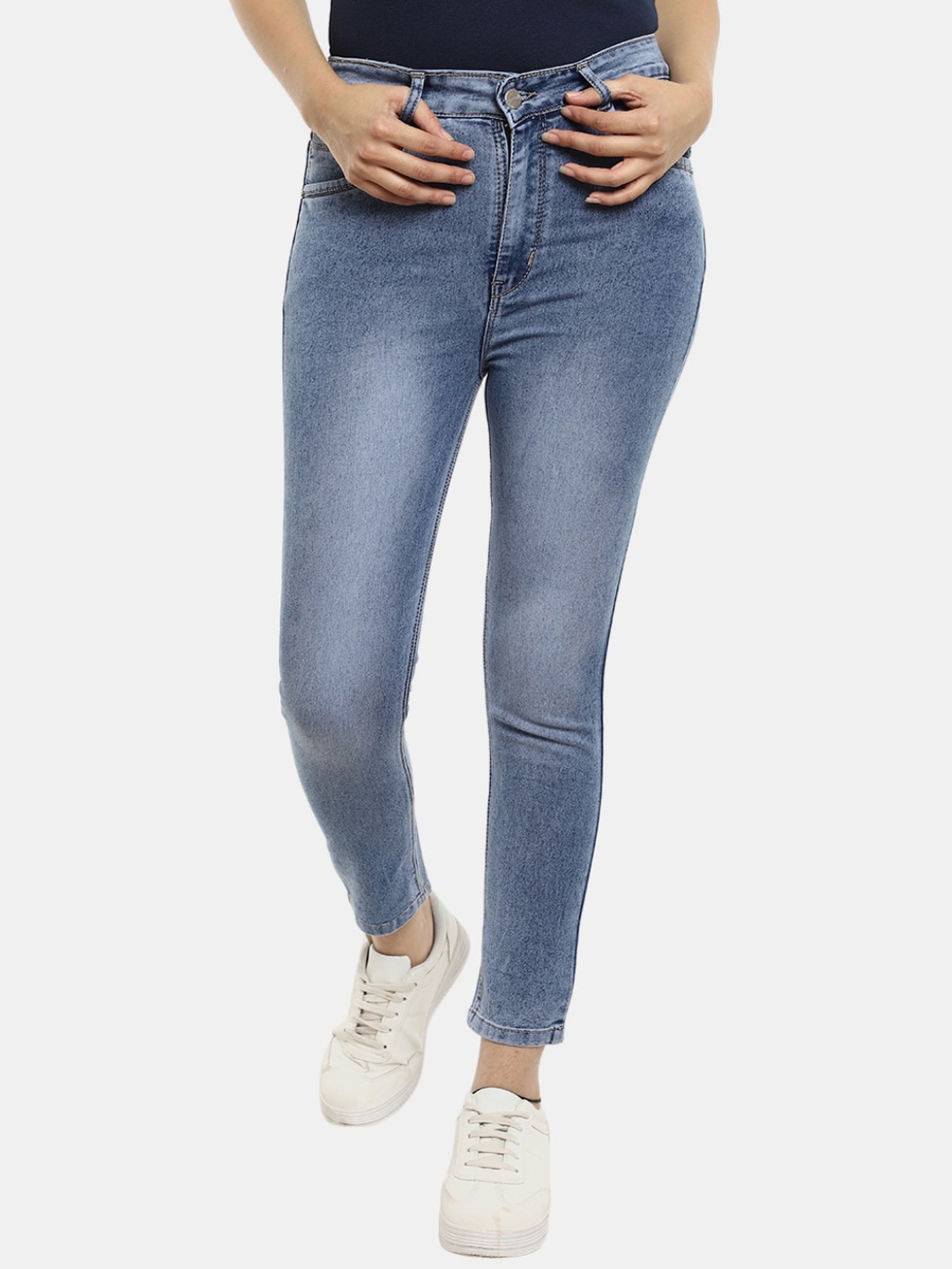 

V-Mart Women Blue Cropped Low-Rise Light Fade Jeans