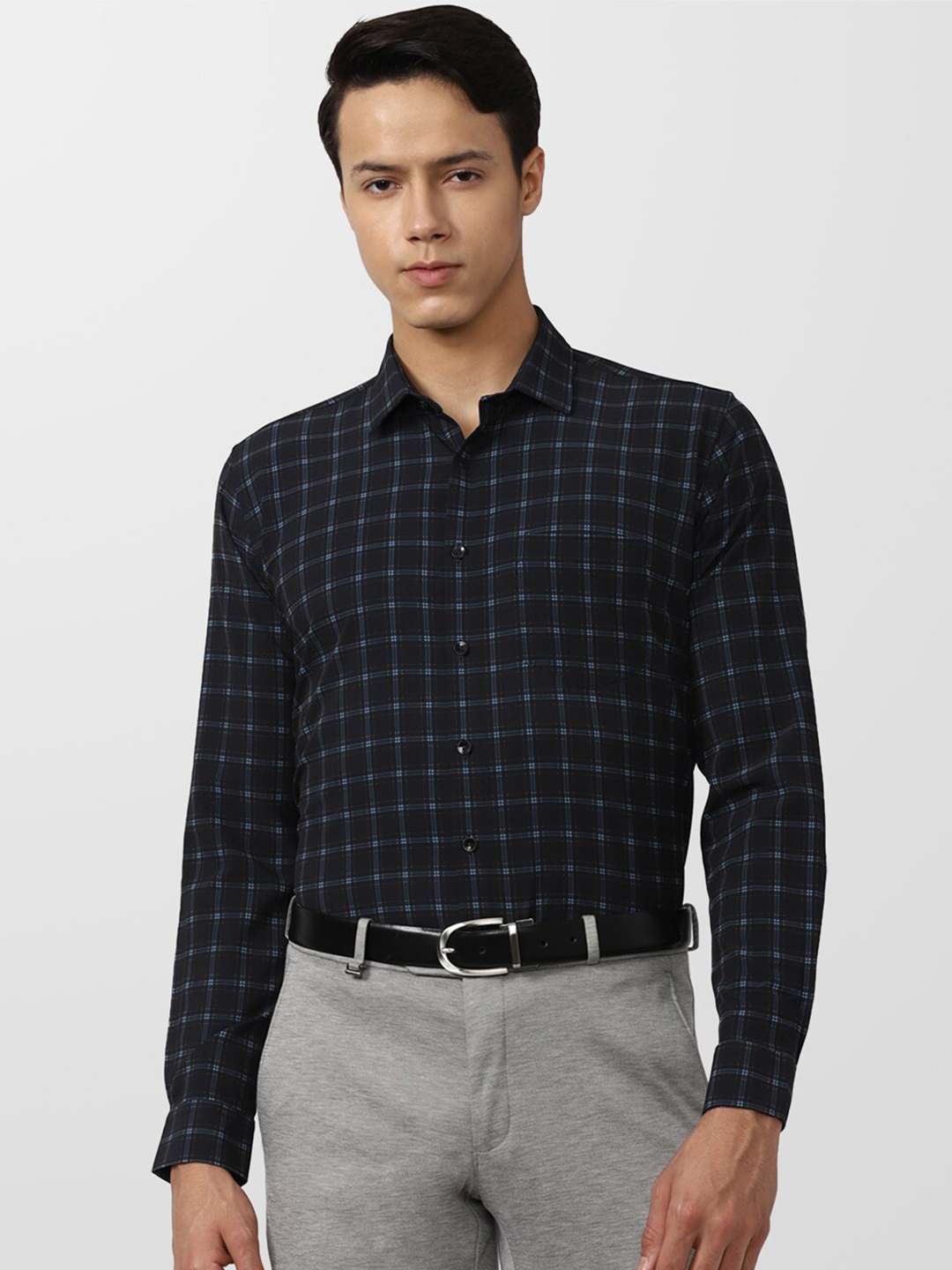 

Van Heusen Men Black Slim Fit Checked Formal Shirt