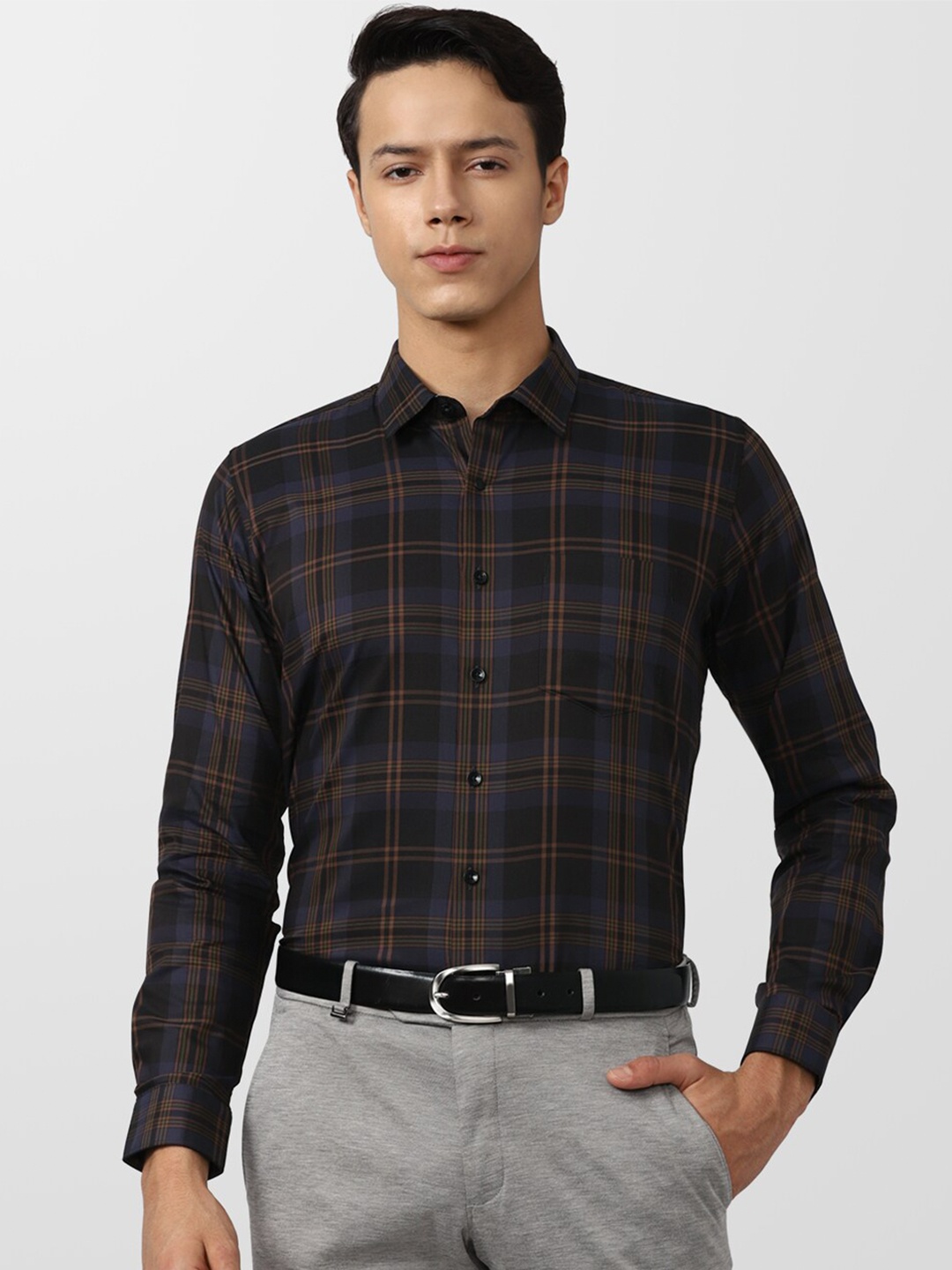 

Van Heusen Men Black Slim Fit Checked Formal Shirt