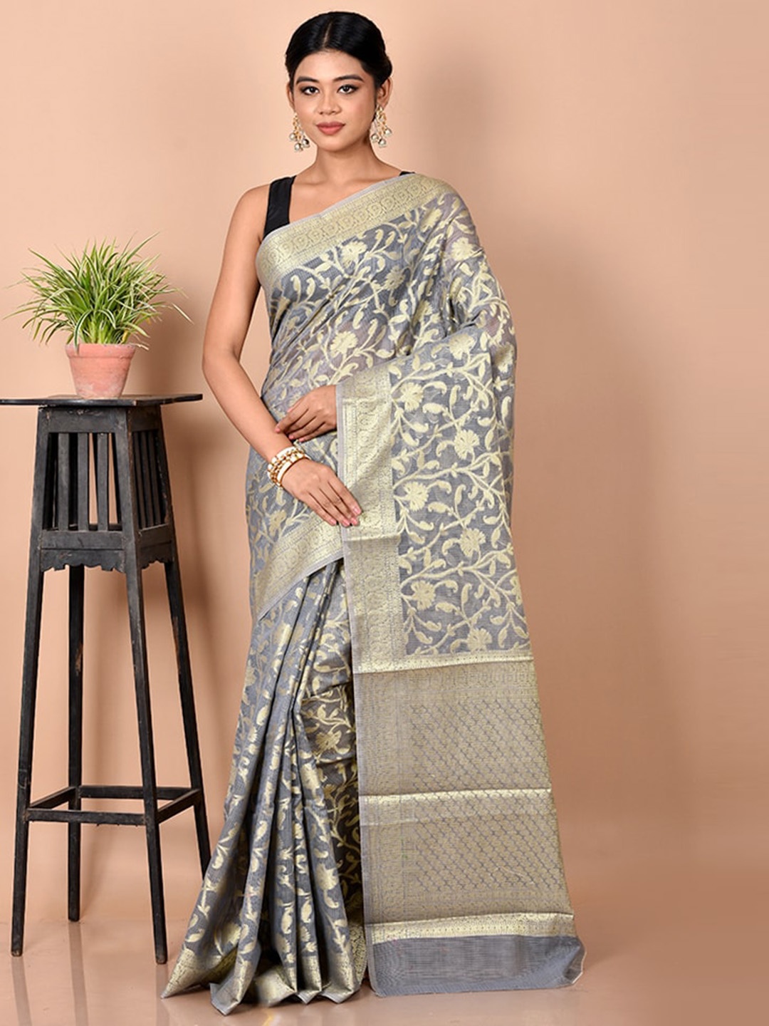 

AllSilks Grey & Gold-Toned Ethnic Motifs Zari Saree