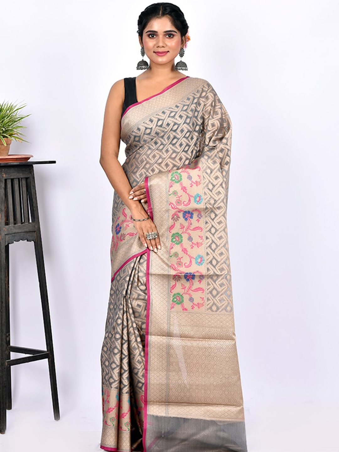 

AllSilks Grey & Gold-Toned Woven Design Zari Silk Blend Saree