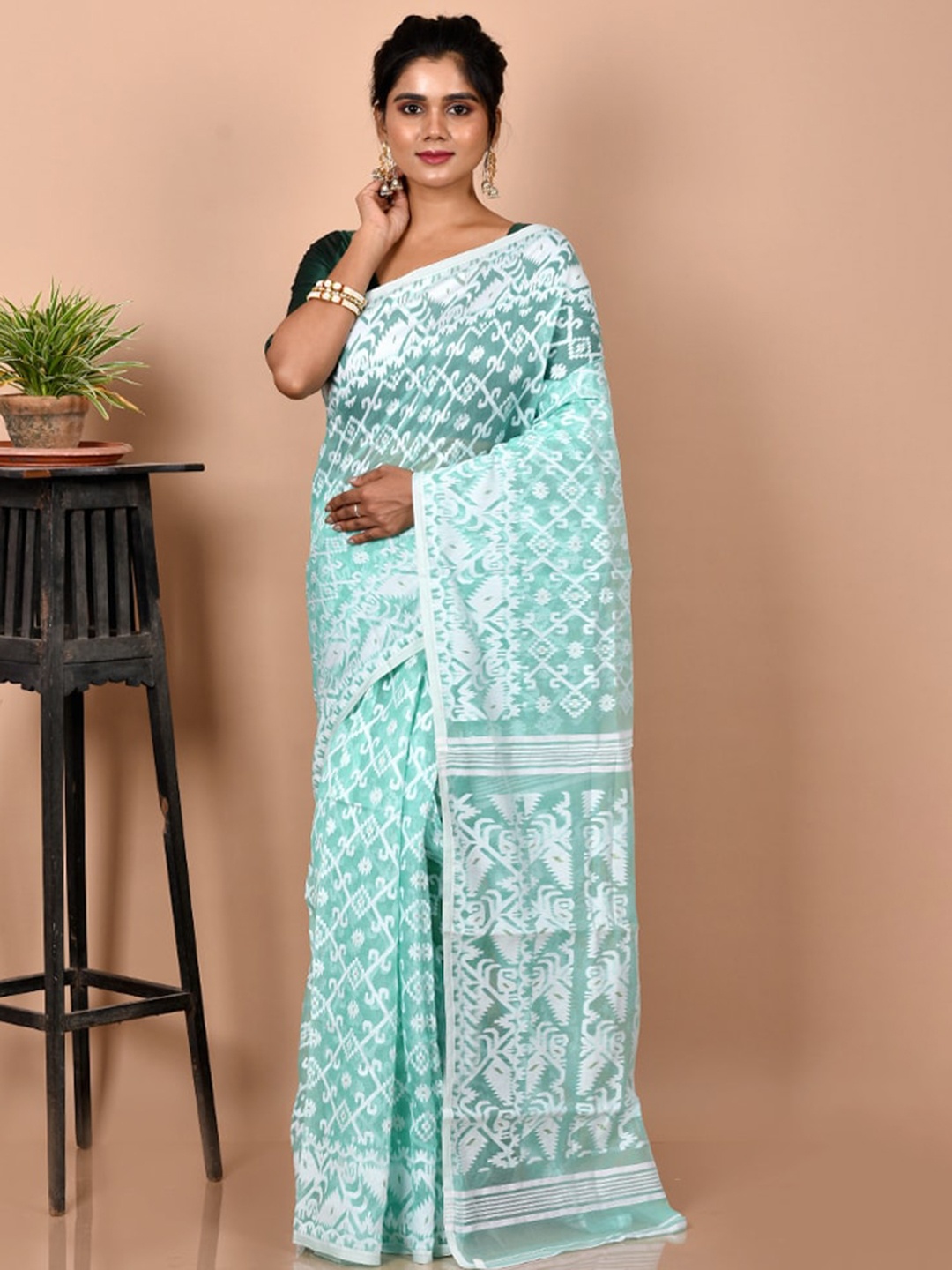 

AllSilks Green & White Ethnic Motifs Pure Cotton Jamdani Saree