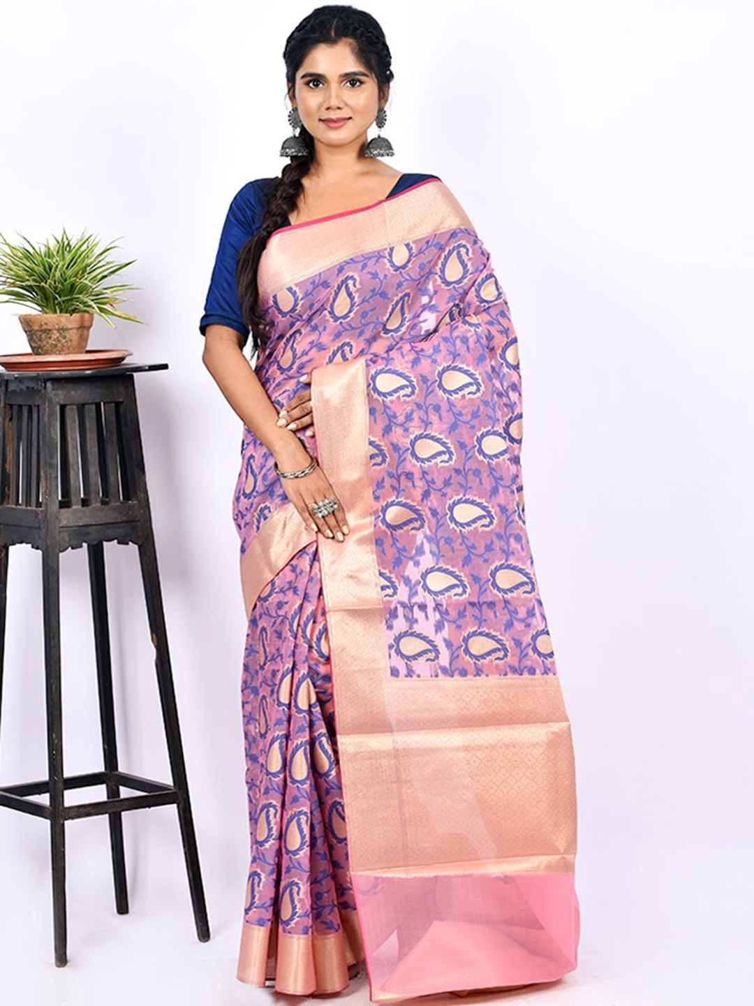 

AllSilks Pink & Peach-Coloured Ethnic Motifs Saree