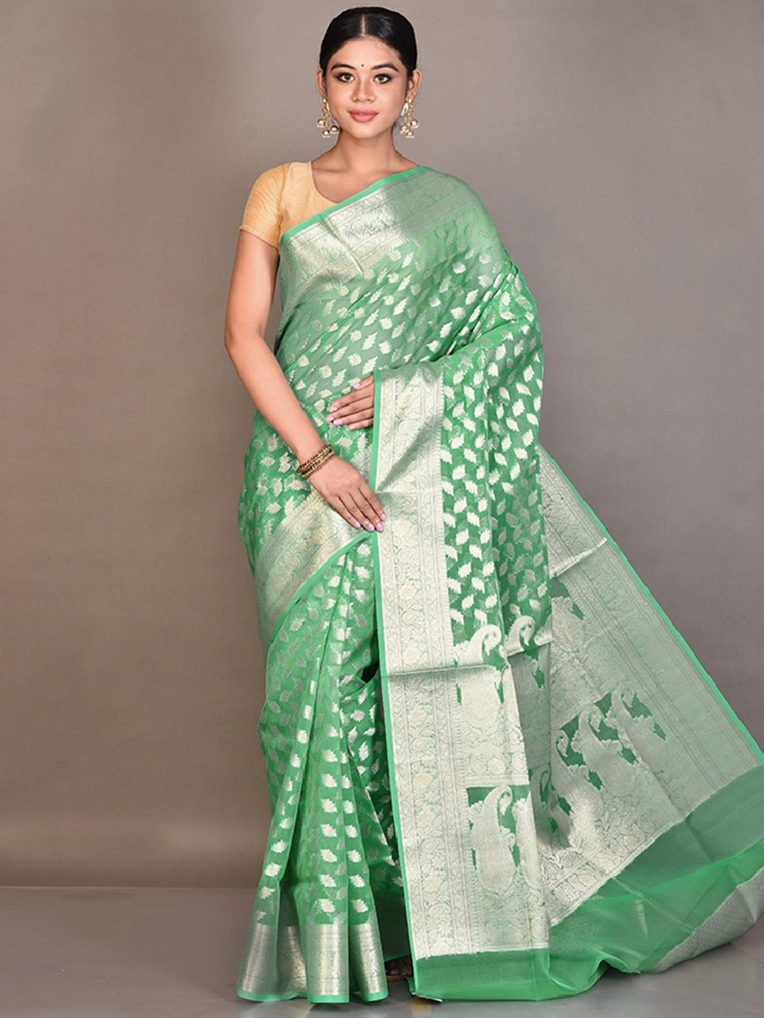 

AllSilks Green & Silver-Toned Ethnic Motifs Saree