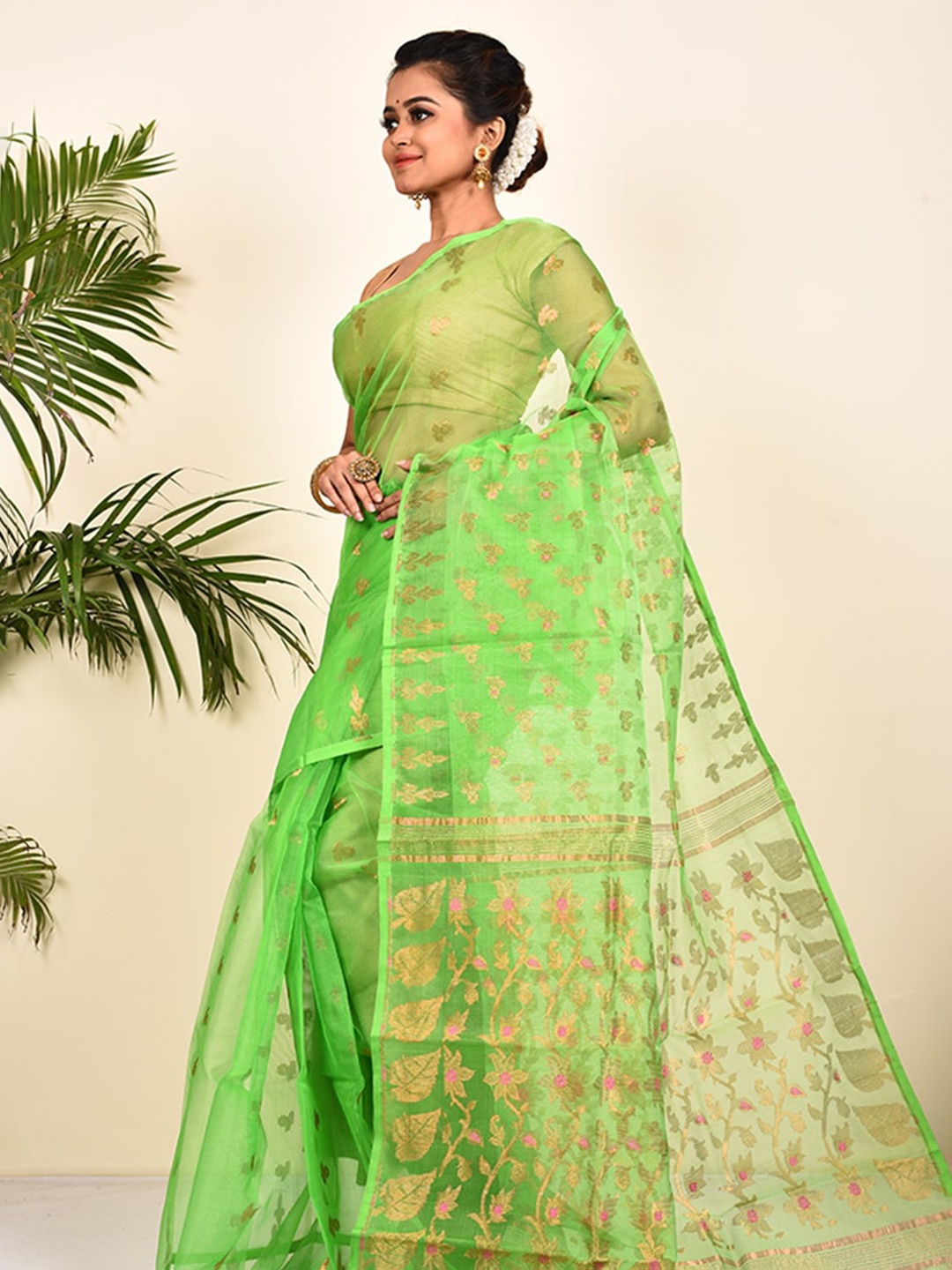 

AllSilks Green & Gold-Toned Floral Saree