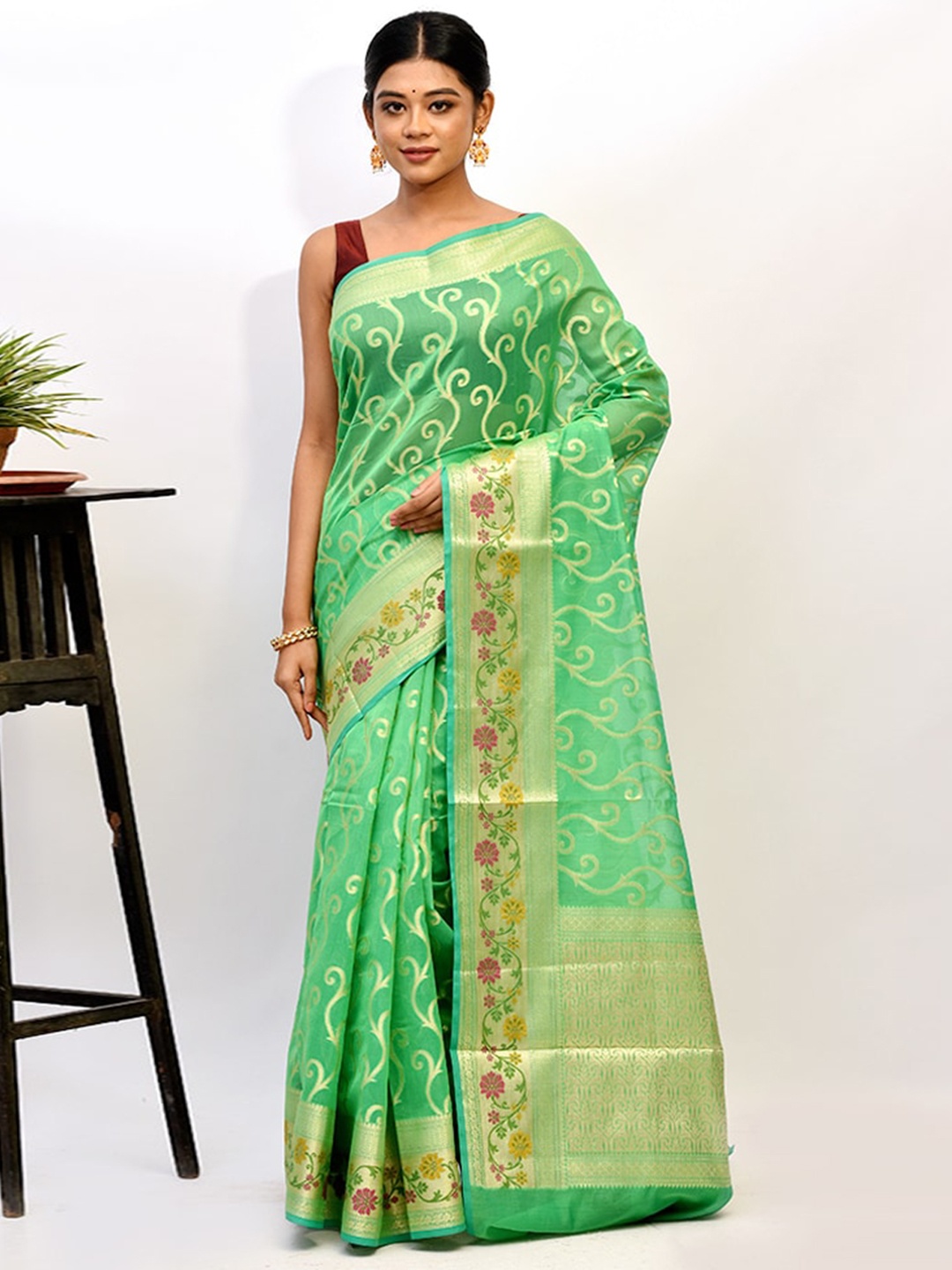 

AllSilks Green & Gold-Toned Floral Zari Silk Blend Saree