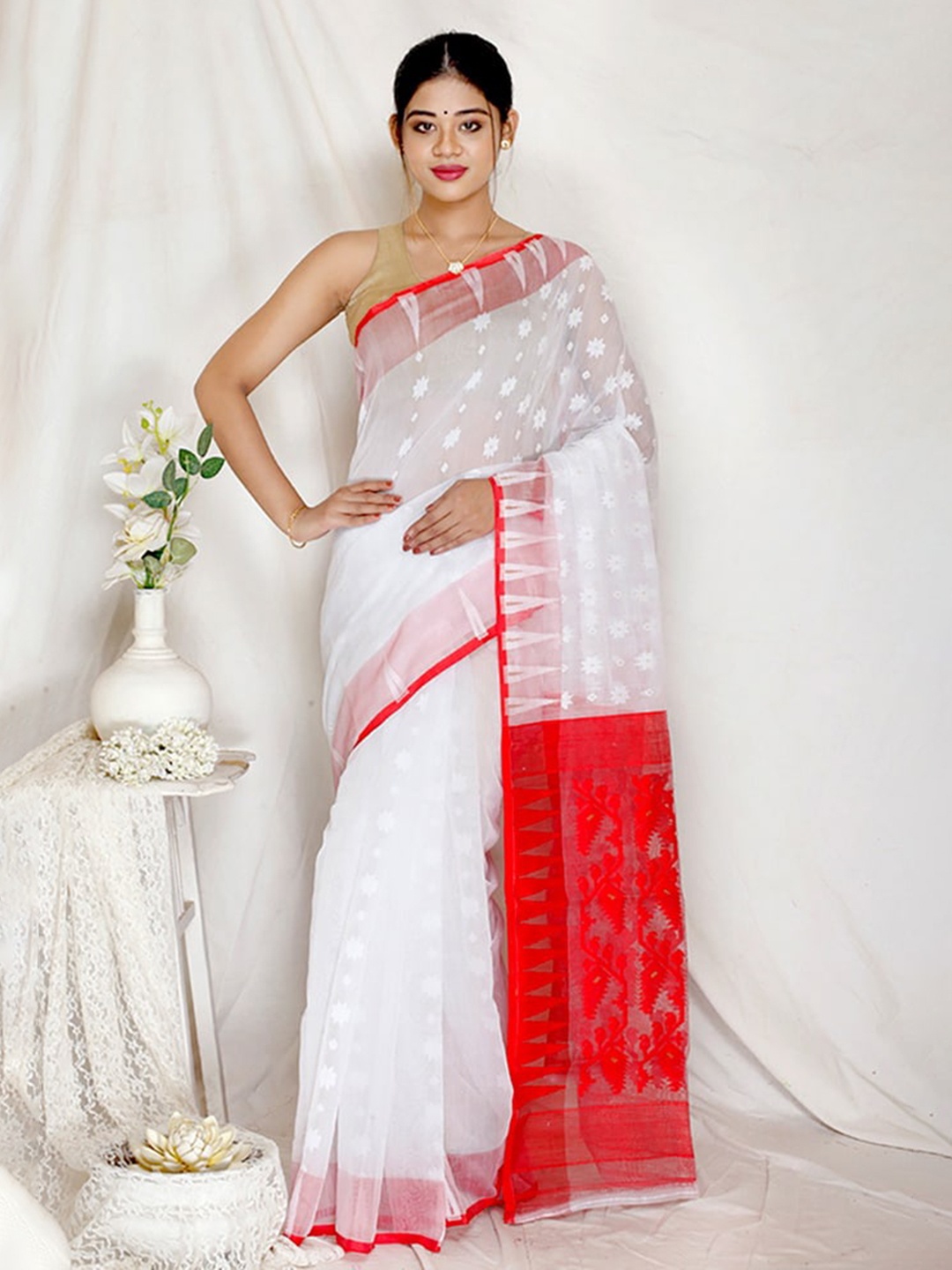 

AllSilks White & Red Ethnic Motifs Pure Cotton Taant Saree