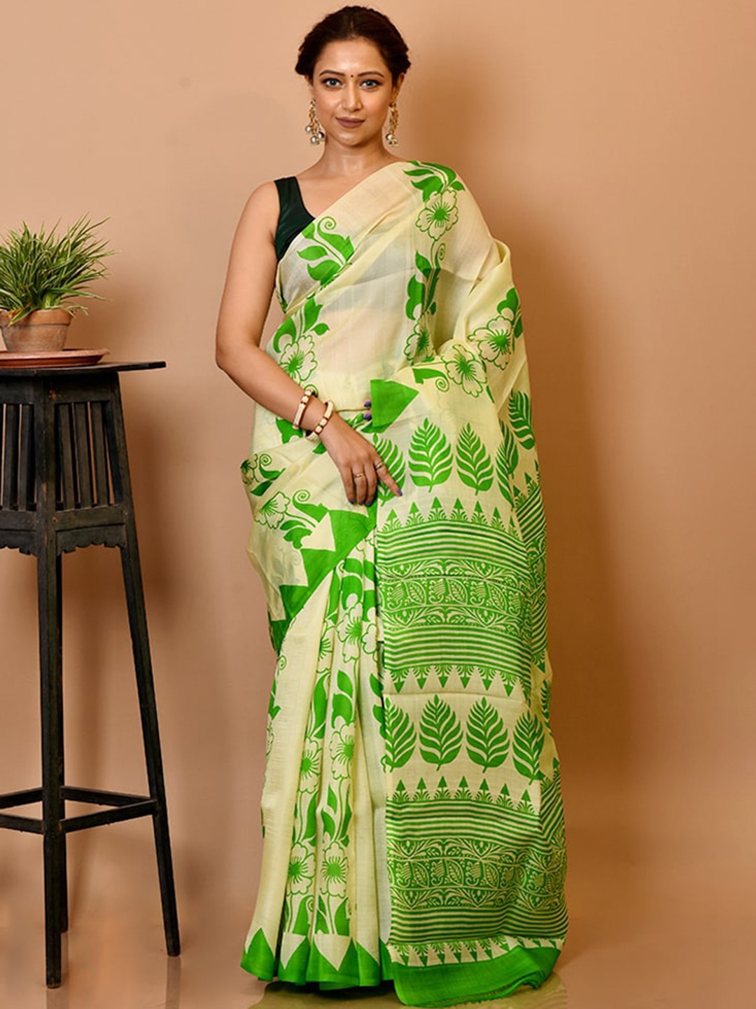 

AllSilks Cream-Coloured & Green Ethnic Motifs Pure Silk Saree