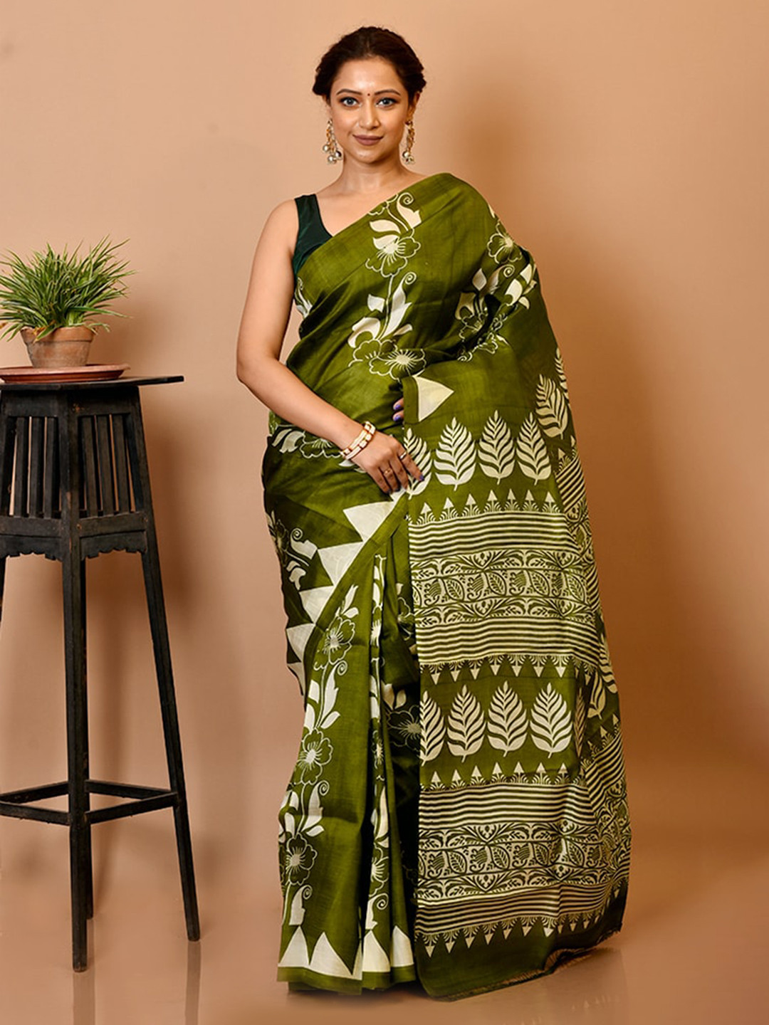 

AllSilks Green & Off White Ethnic Motifs Pure Silk Saree