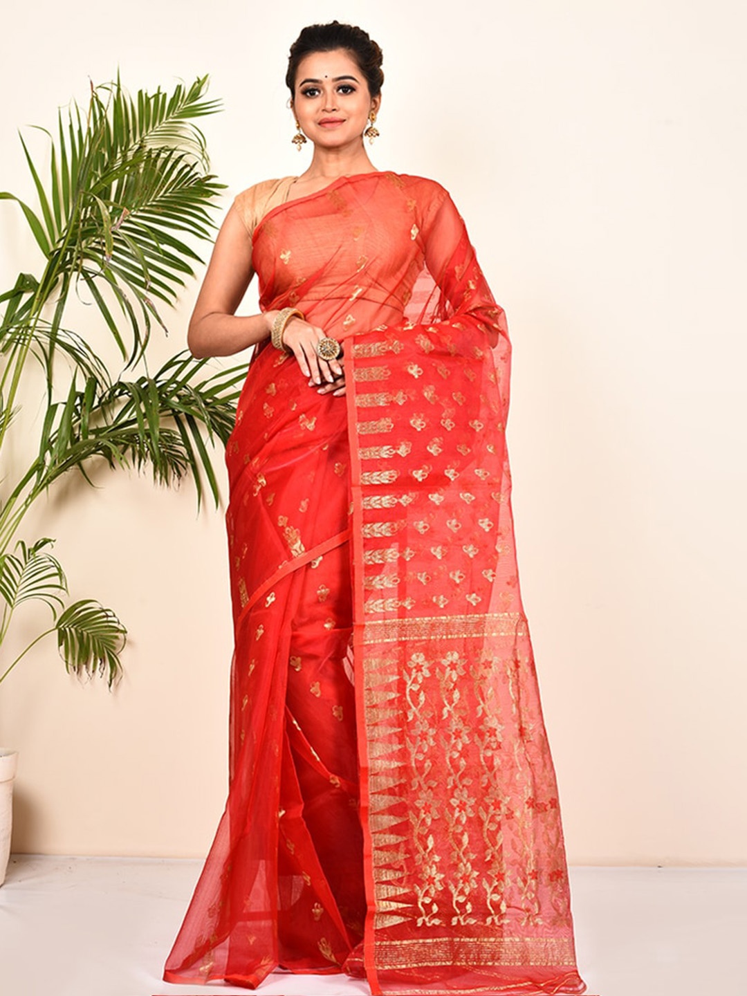 

AllSilks Red & Gold-Toned Floral Taant Cotton Saree