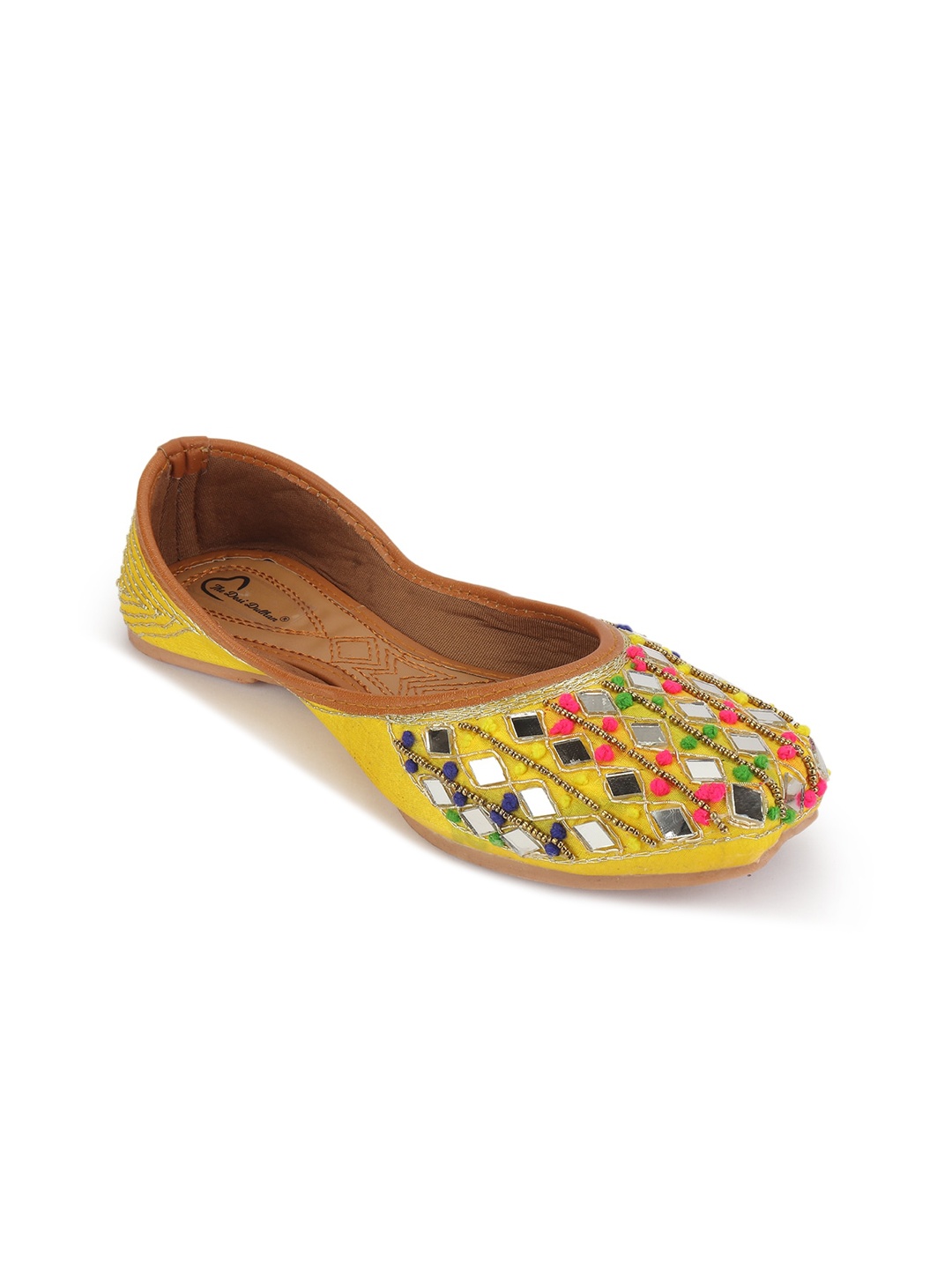 

The Desi Dulhan Women Yellow & Pink Embellished Ethnic Mojaris Flats