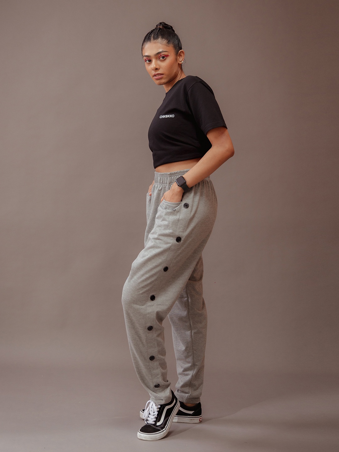 

CHKOKKO Women Grey Solid Track Pants