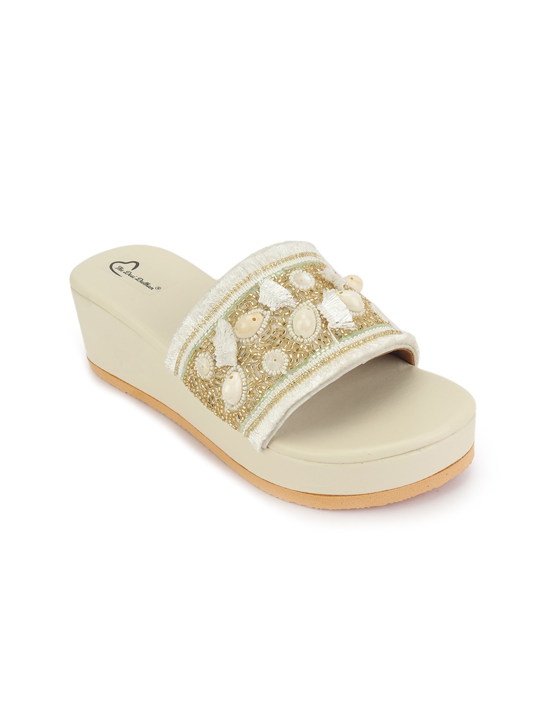 

The Desi Dulhan Women Cream-Coloured & Gold-Toned Ethnic Wedge Sandals