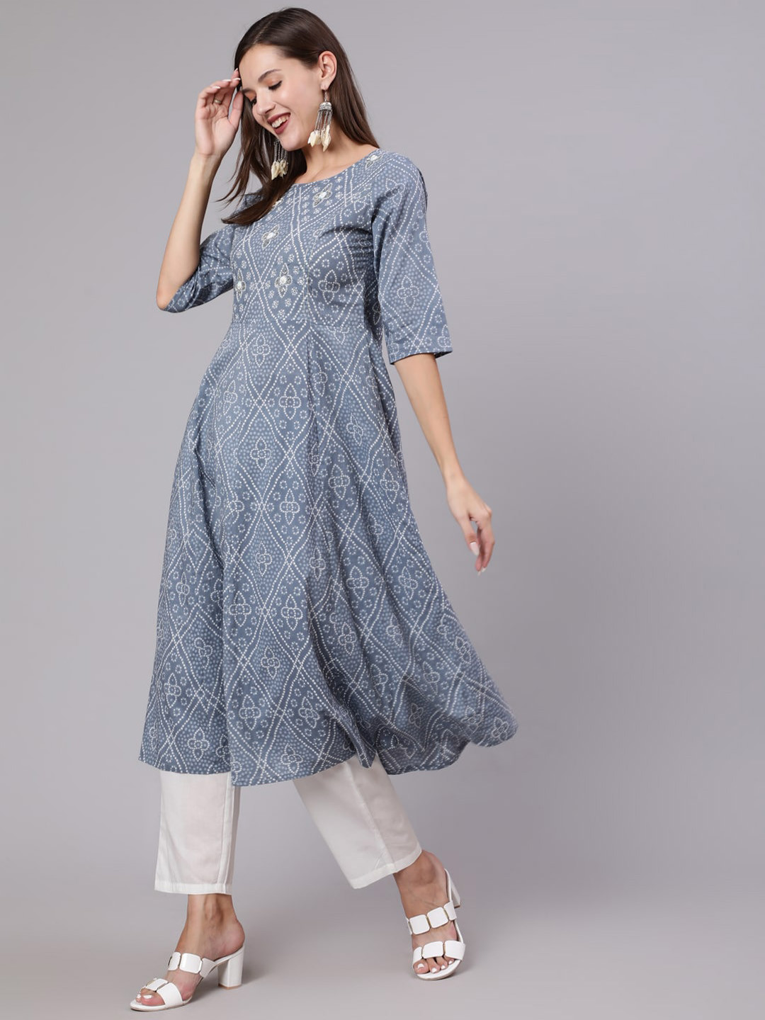 

THE NKS PLUS Women Grey Bandhani Printed Gotta Patti Pure Cotton Kurta set