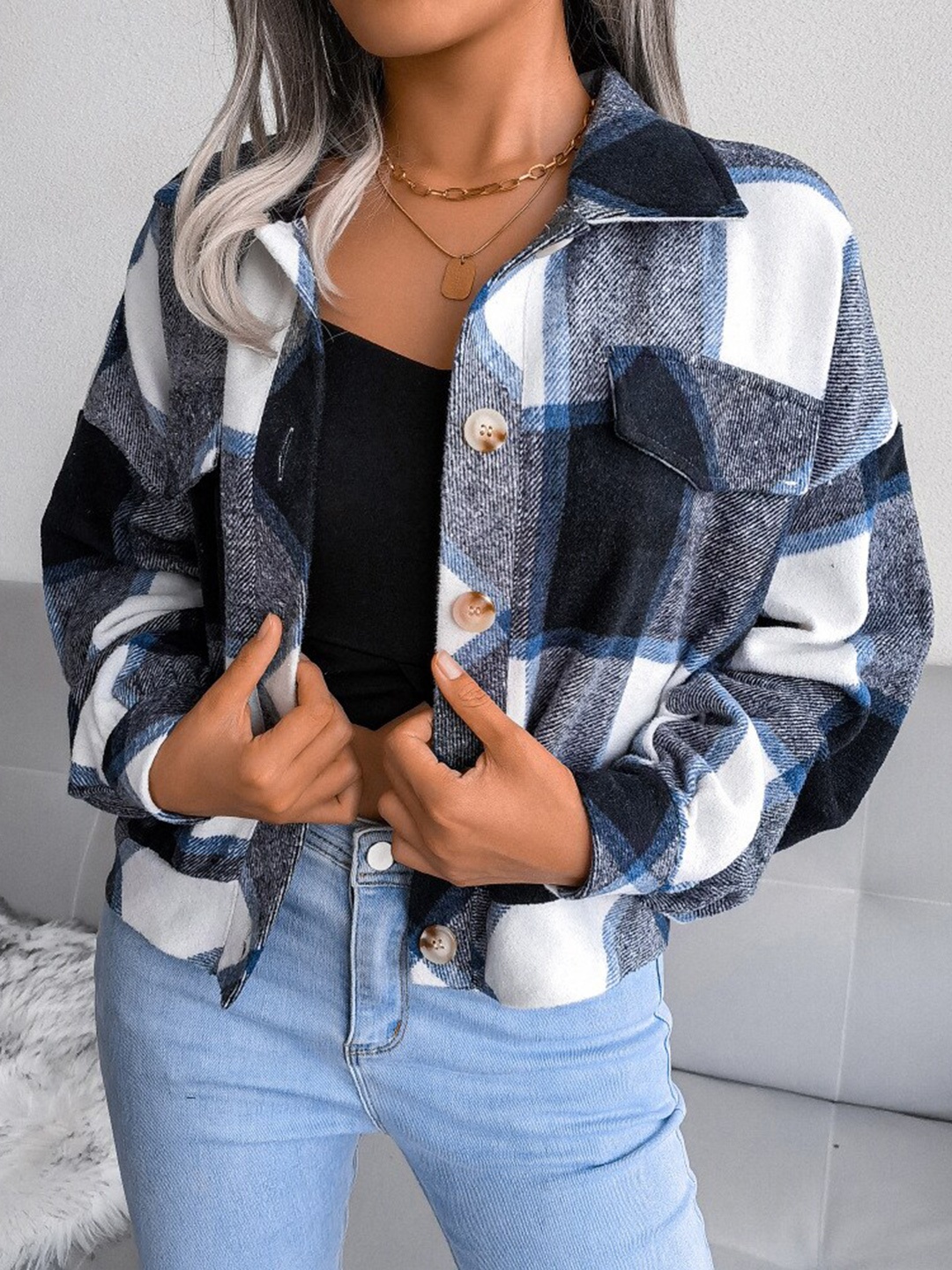 

BoStreet Women Navy Blue White Colourblocked Crop Denim Jacket