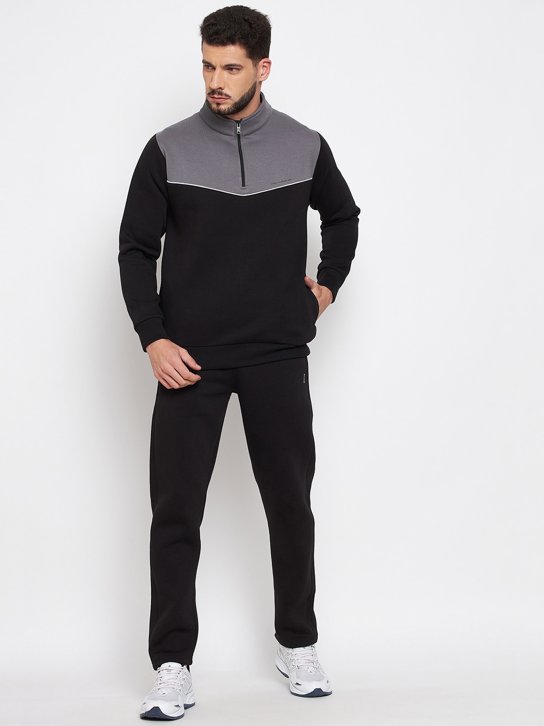 

Okane Men Black & Grey Colourblocked Tracksuits
