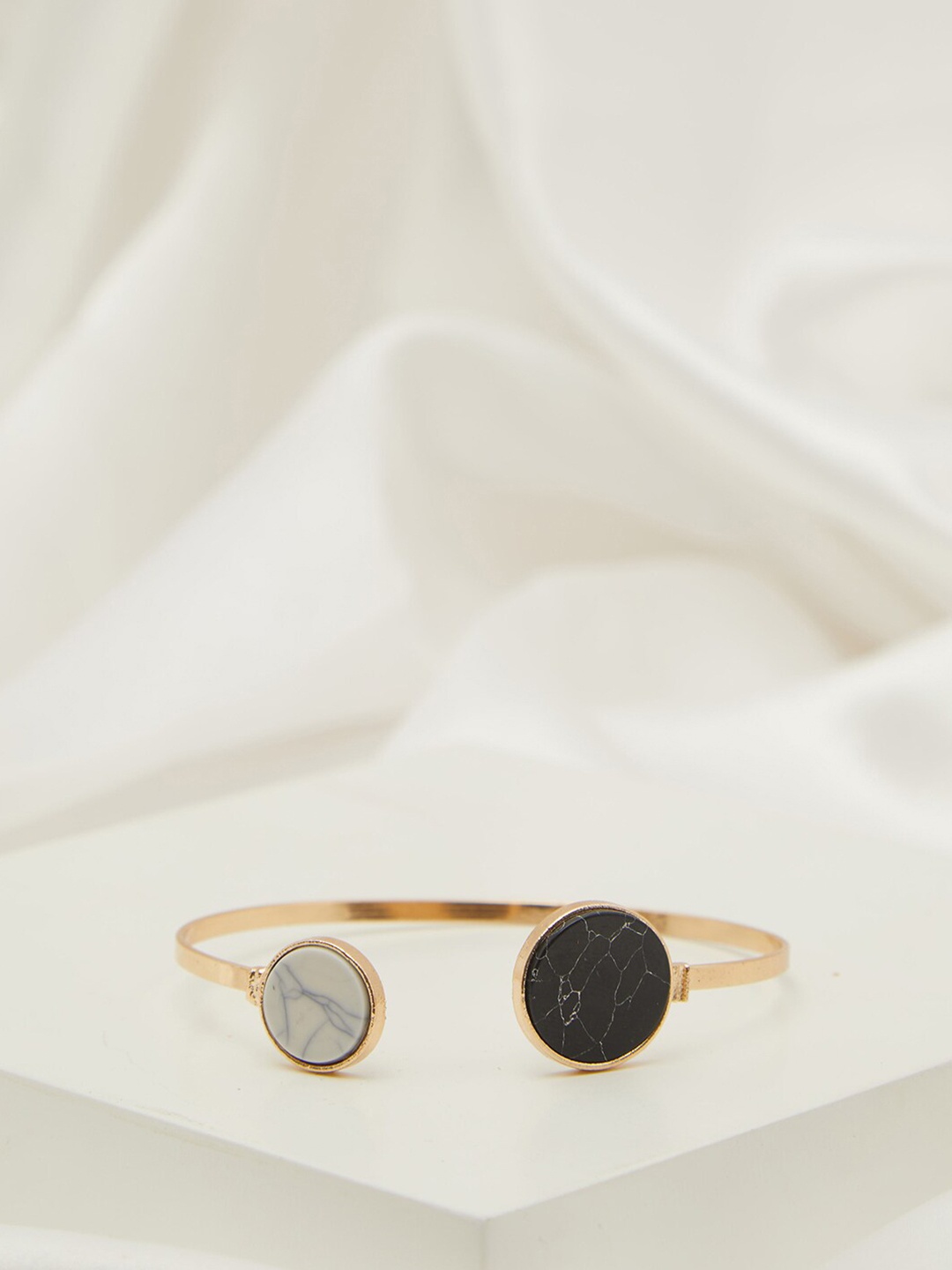 

SOHI Women Gold-Toned & Black Gold-Plated Cuff Bracelet