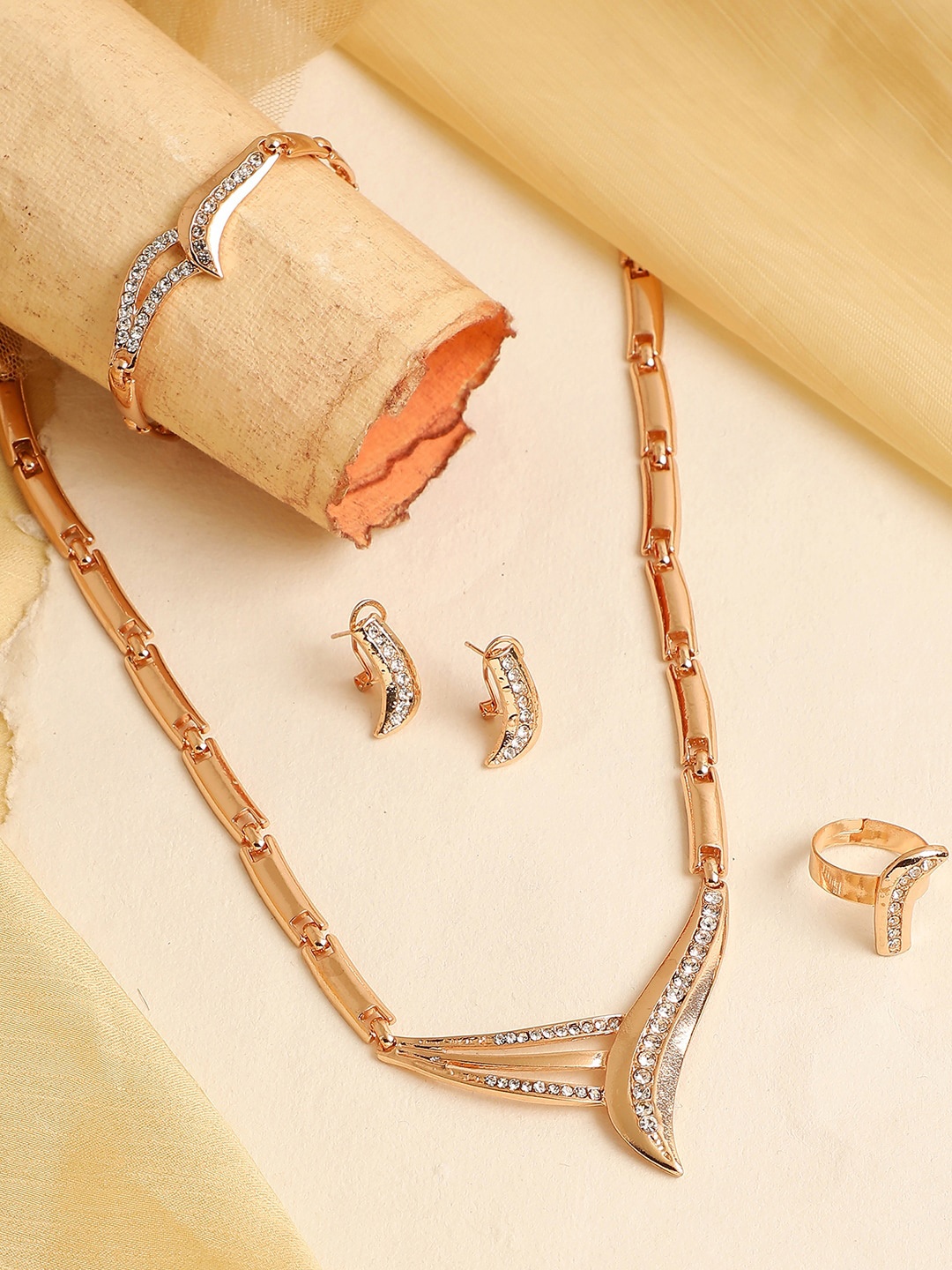 

SOHI Women Gold-Plated White Stone-Studded Jewellery Set, Green