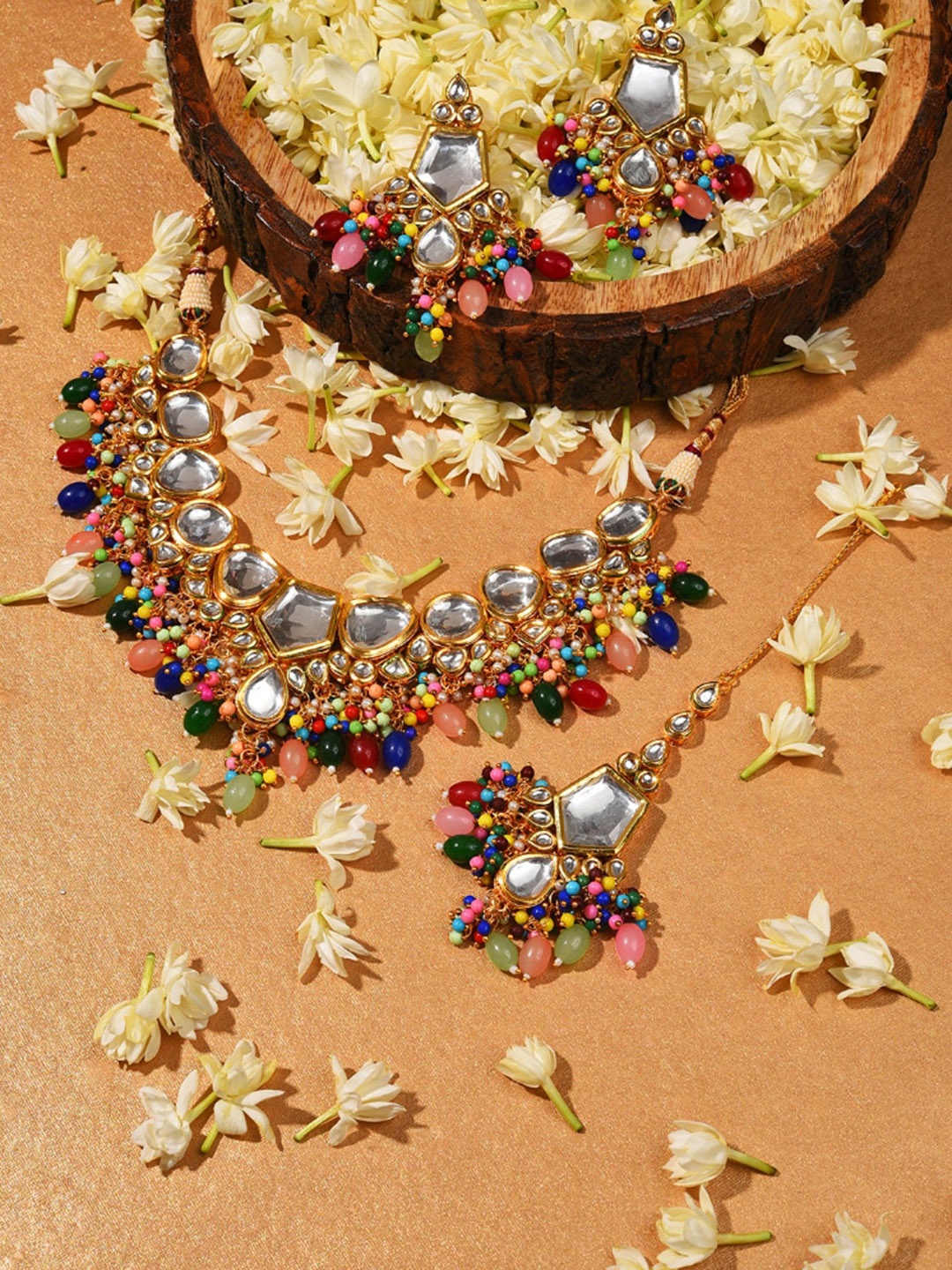 

SOHI Gold-Plated White Kundan Studded Beaded Jewellery Set, Multi