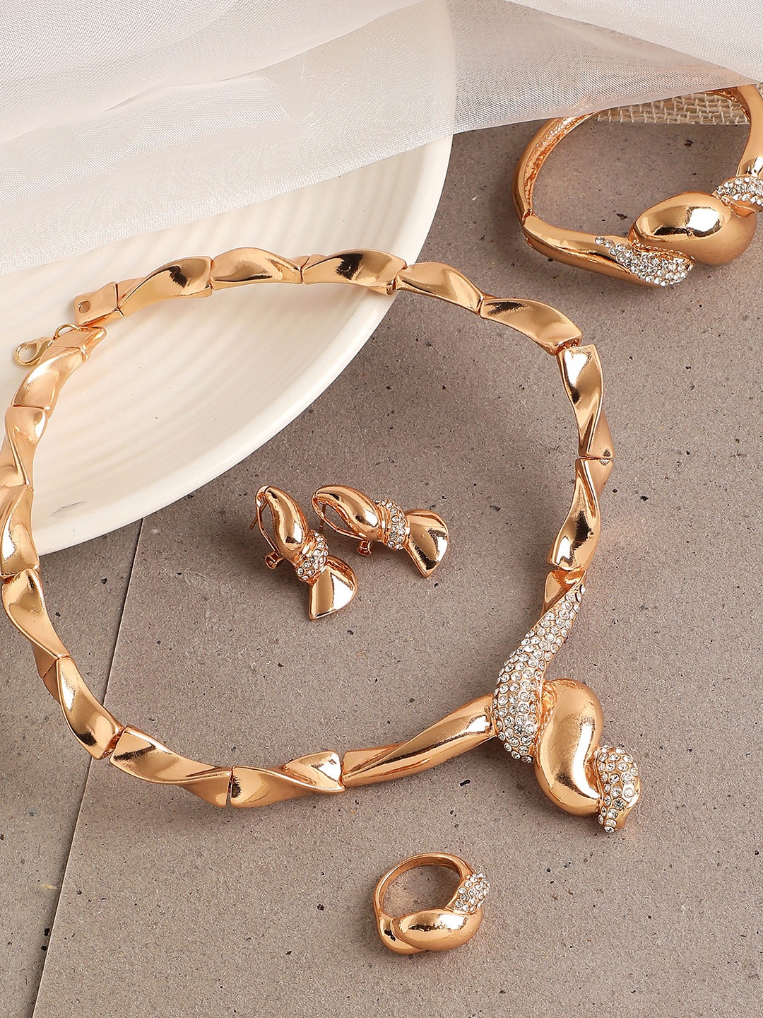 

SOHI Women Gold-Toned White Stone Studded Jewellery Set
