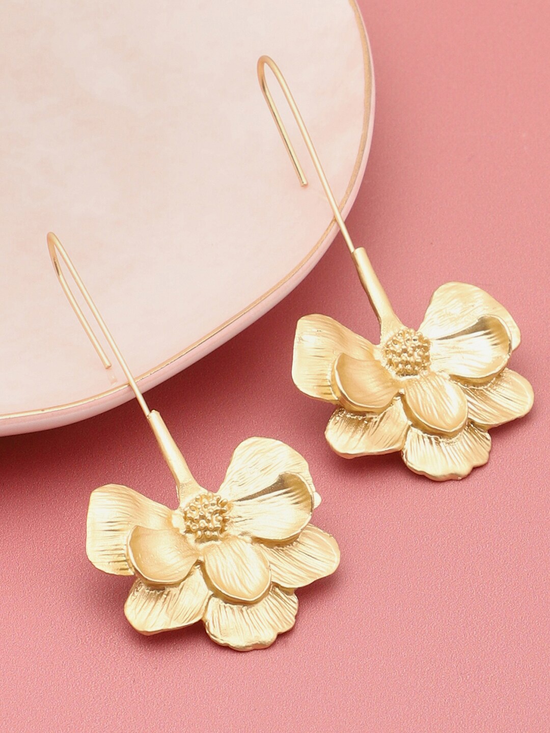 

SOHI Gold-Toned Gold-Plated Floral Drop Earrings