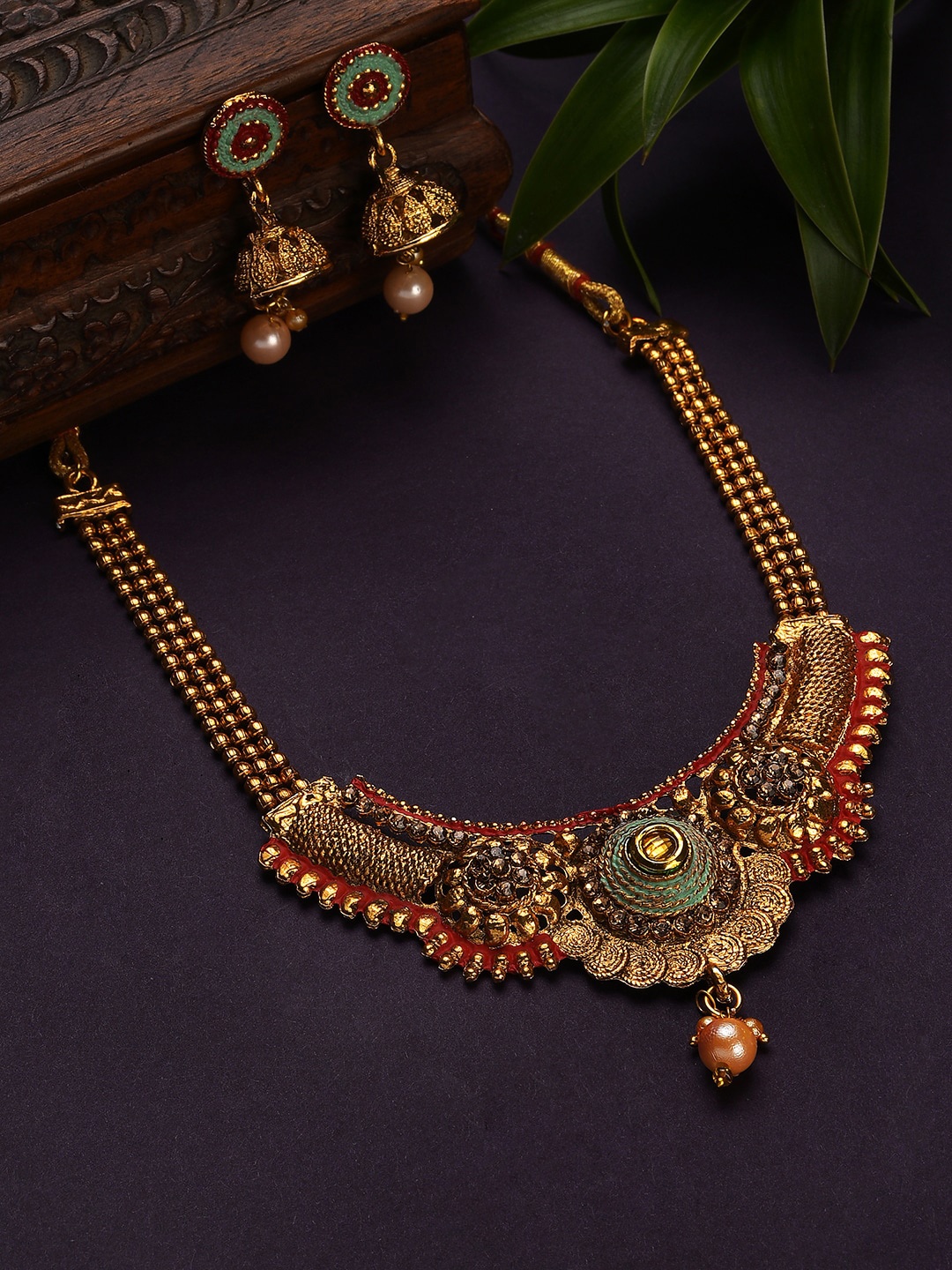 

SOHI Women Gold-Plated Stone-Studded Jewellery Set