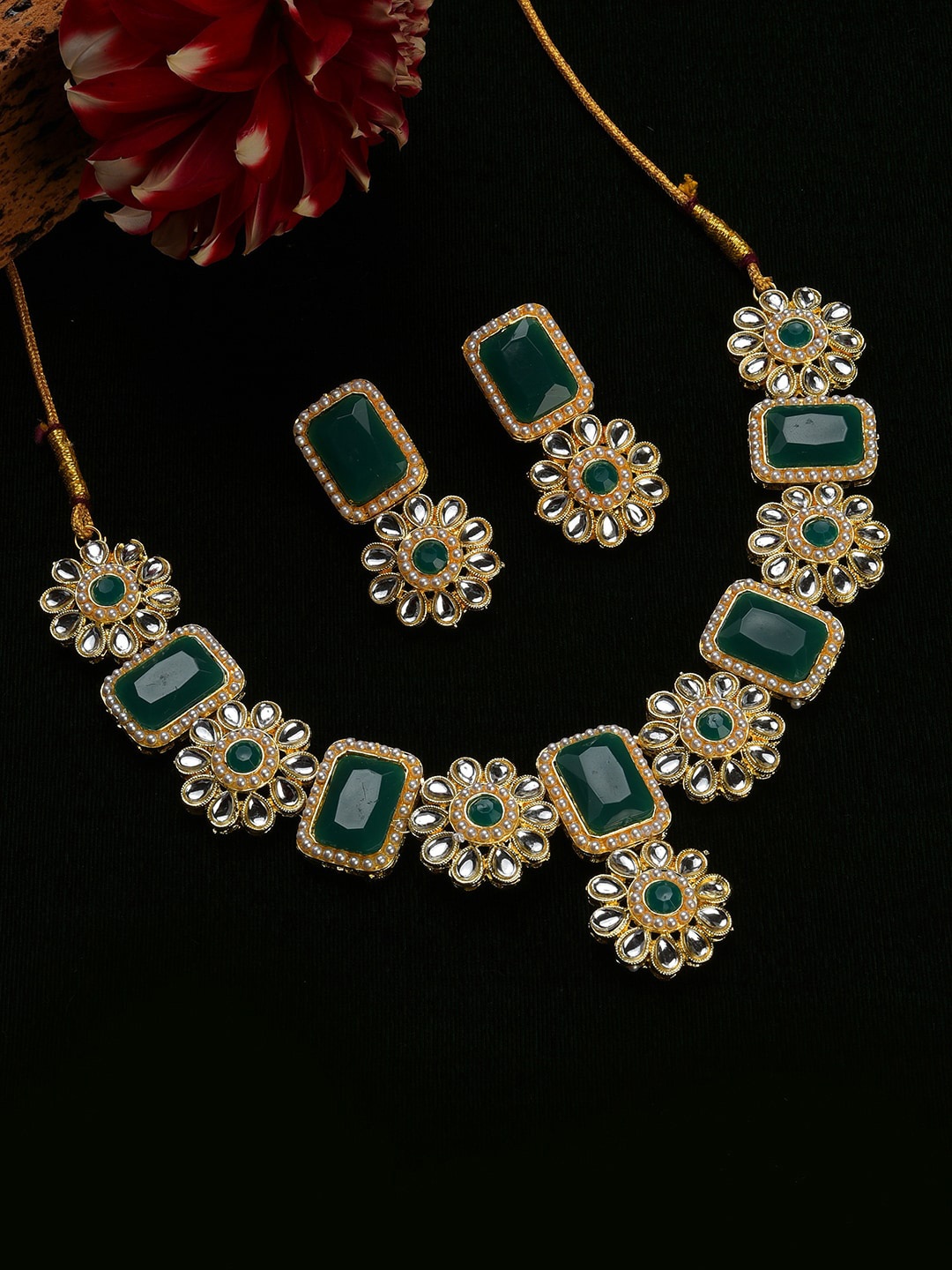 

SOHI Women Gold-Plated Green & White Stone Studded Jewellery Set