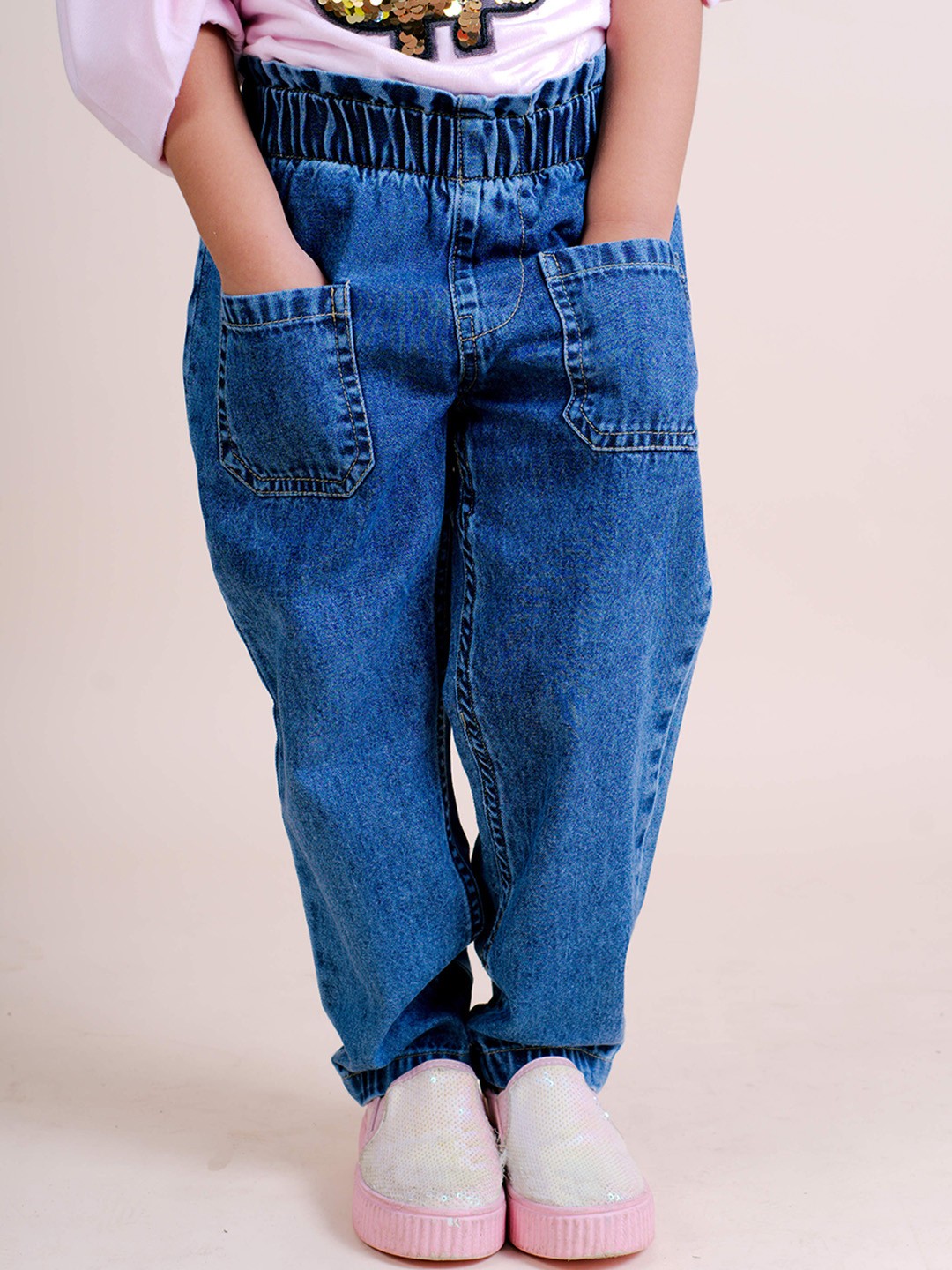 

Little Carrot Girls Blue Medium Shaded Relaxed Fit Jeans