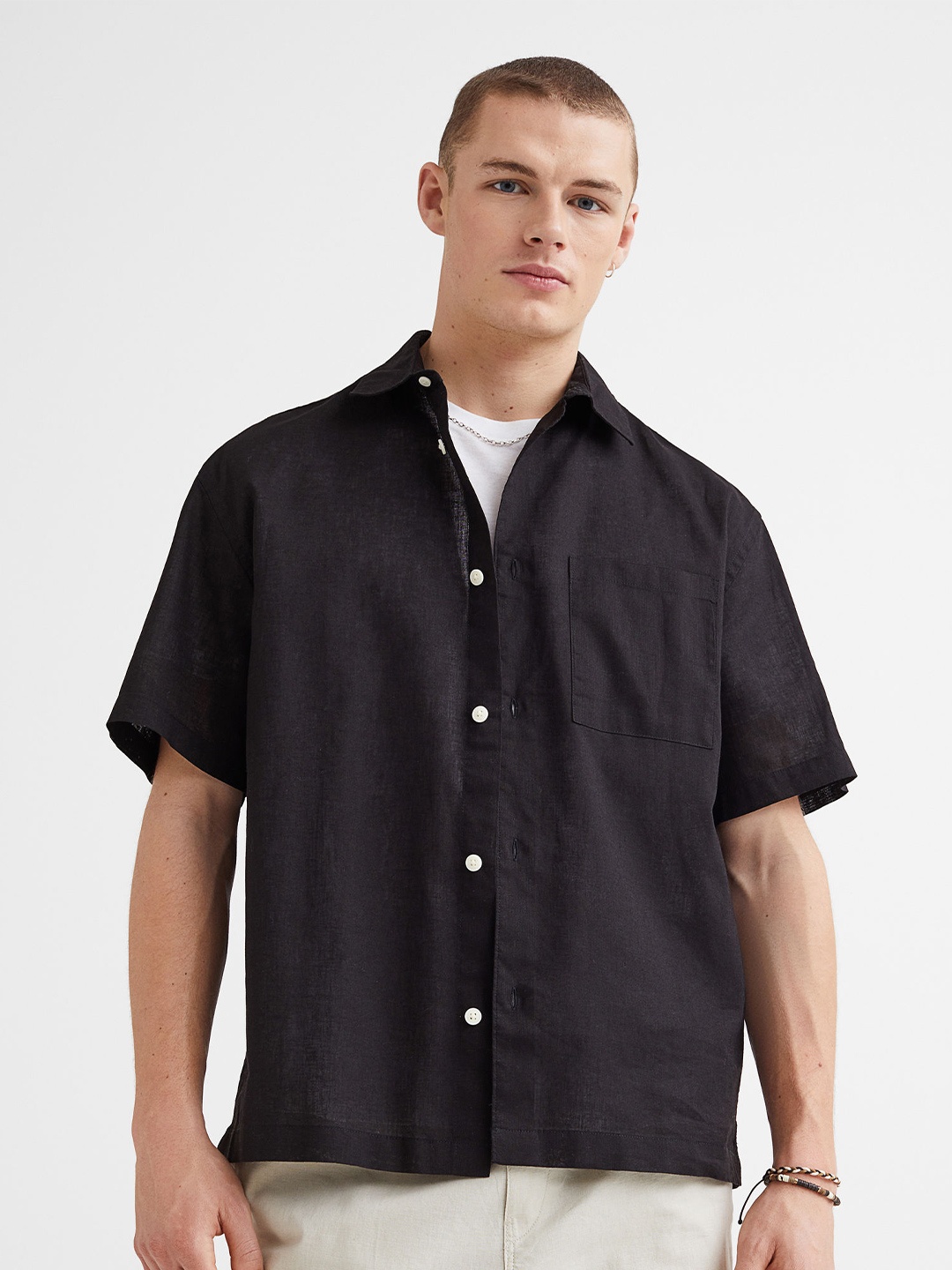 

H&M Men Relaxed Fit Short-Sleeved Linen-Blend Shirt, Black