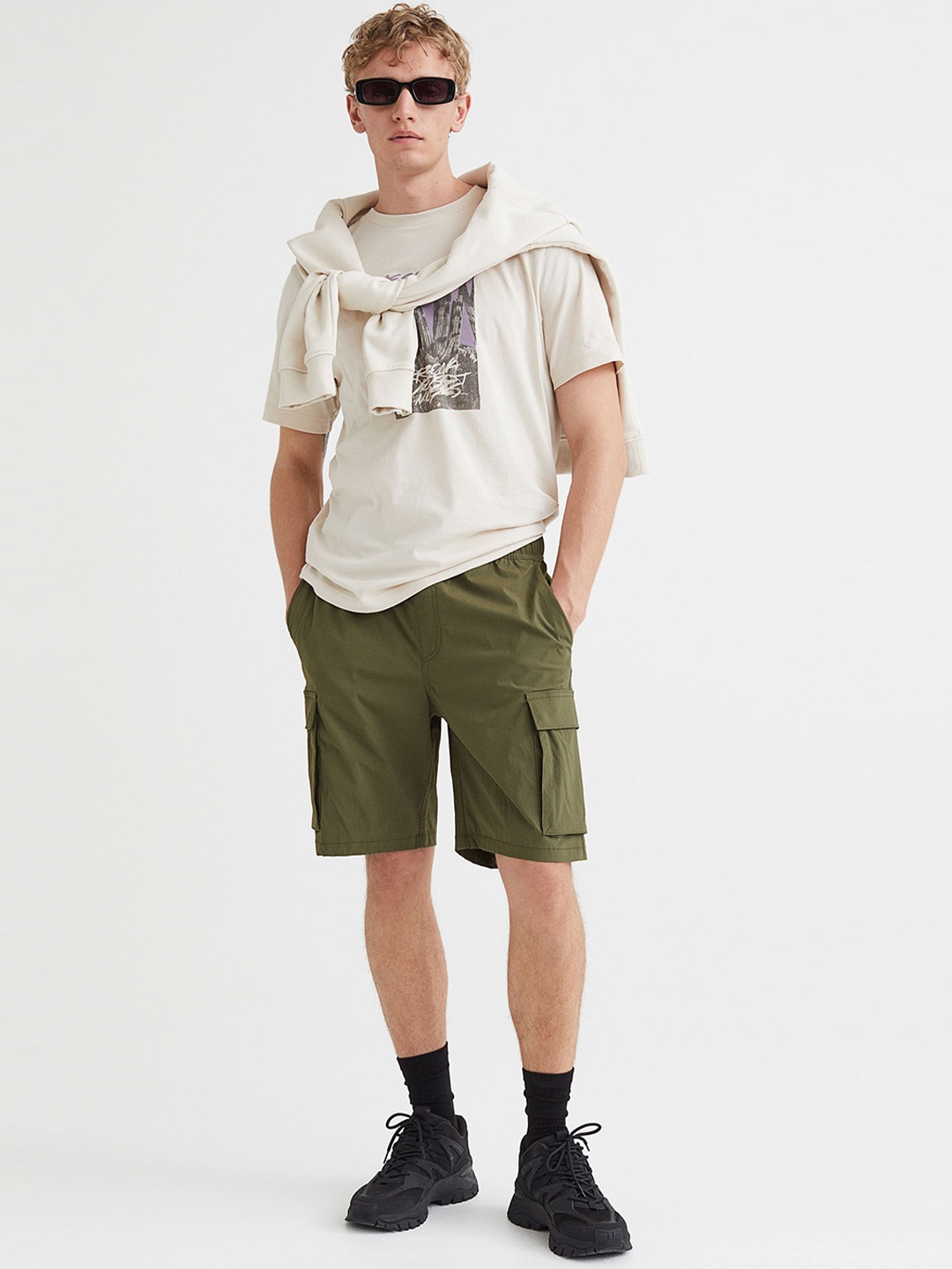 

H&M Men Regular Fit Nylon cargo shorts, Green