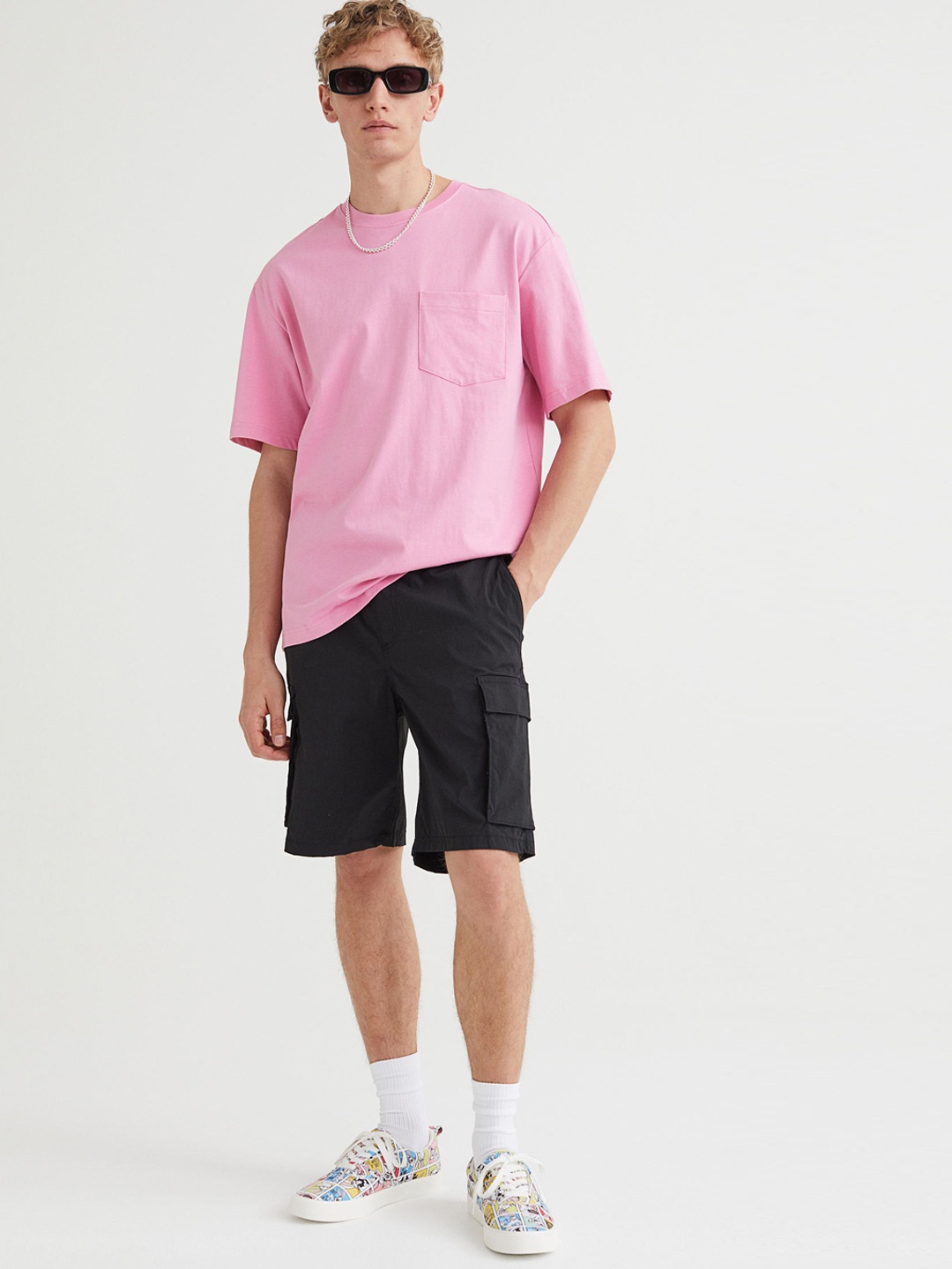 

H&M Men Regular Fit Nylon Cargo Shorts, Black