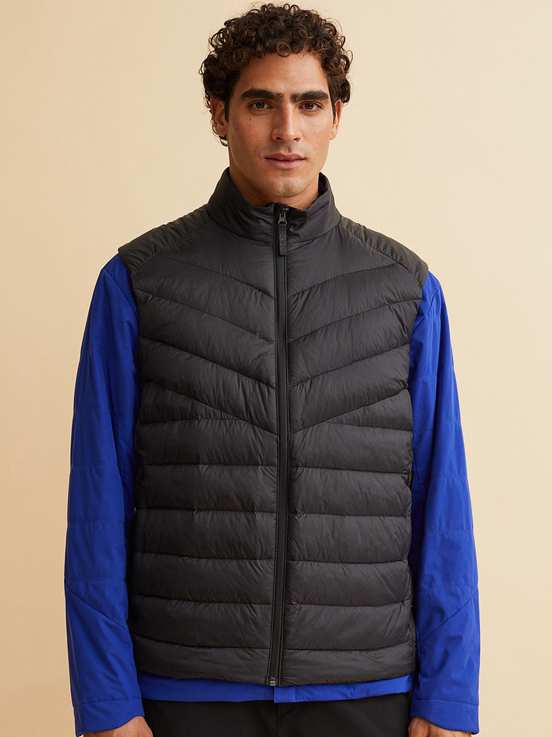 

H&M Men Lightweight Insulated Gilet, Black