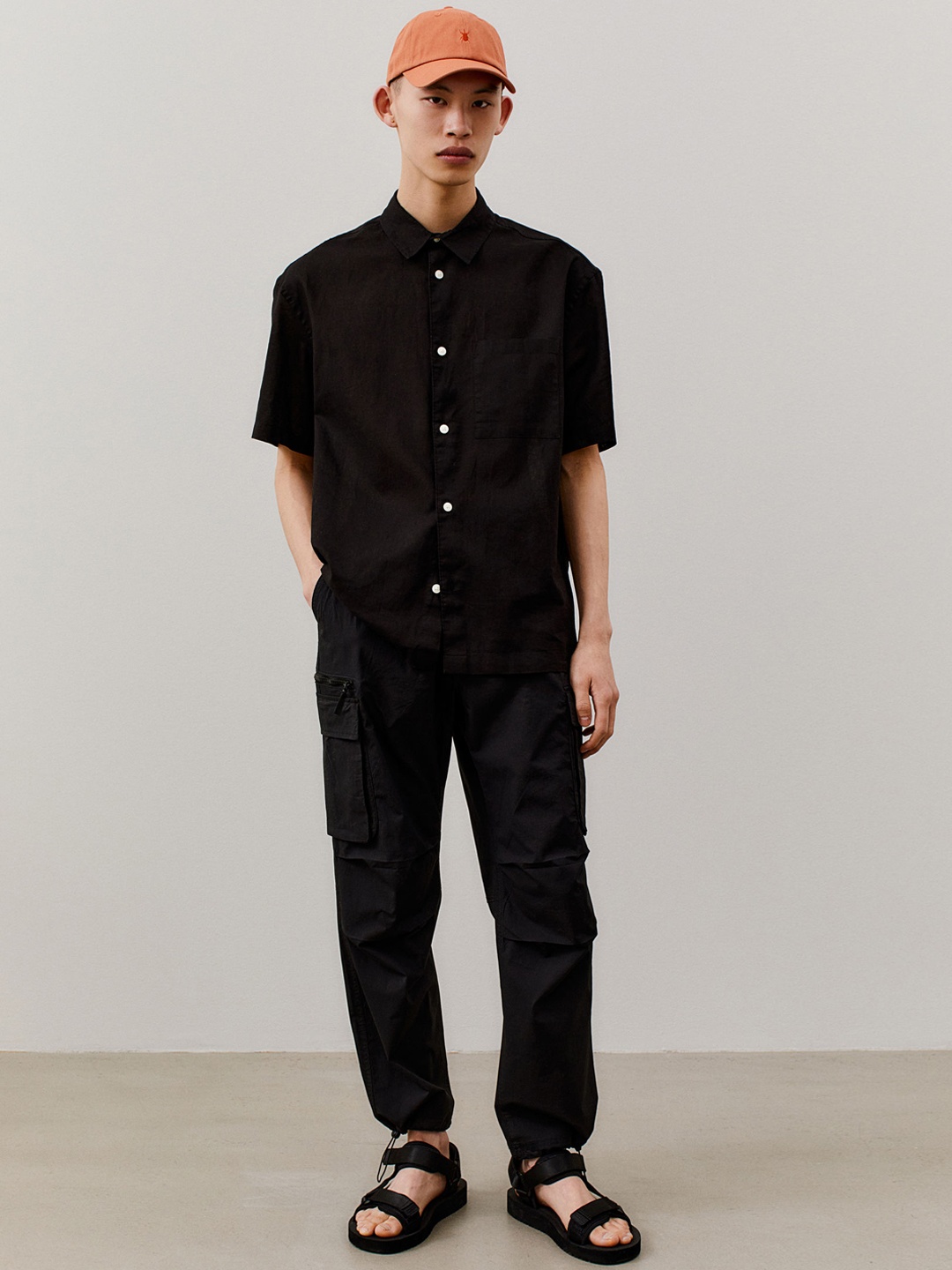 

H&M Men Relaxed Fit Cargo Trousers, Black