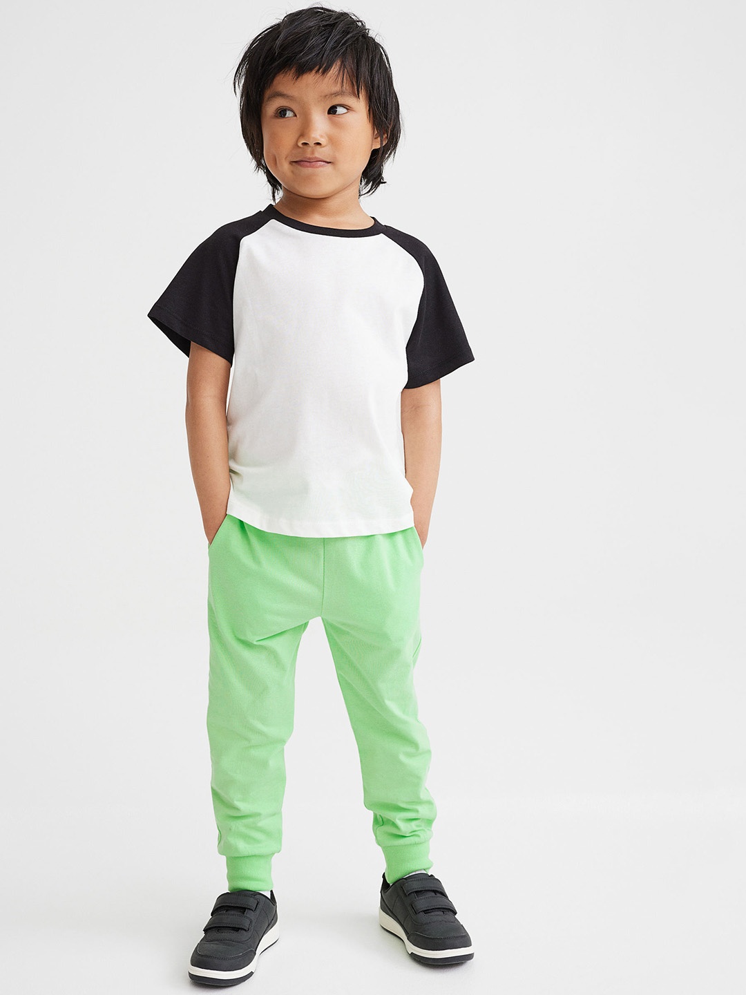 

H&M Boys Green Joggers Trousers