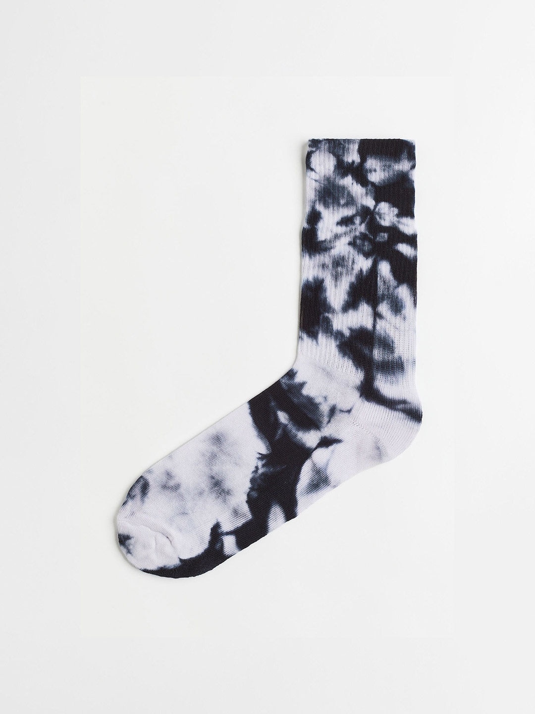 

H&M Men Batik-Patterned Above Ankle-Length Socks, Black