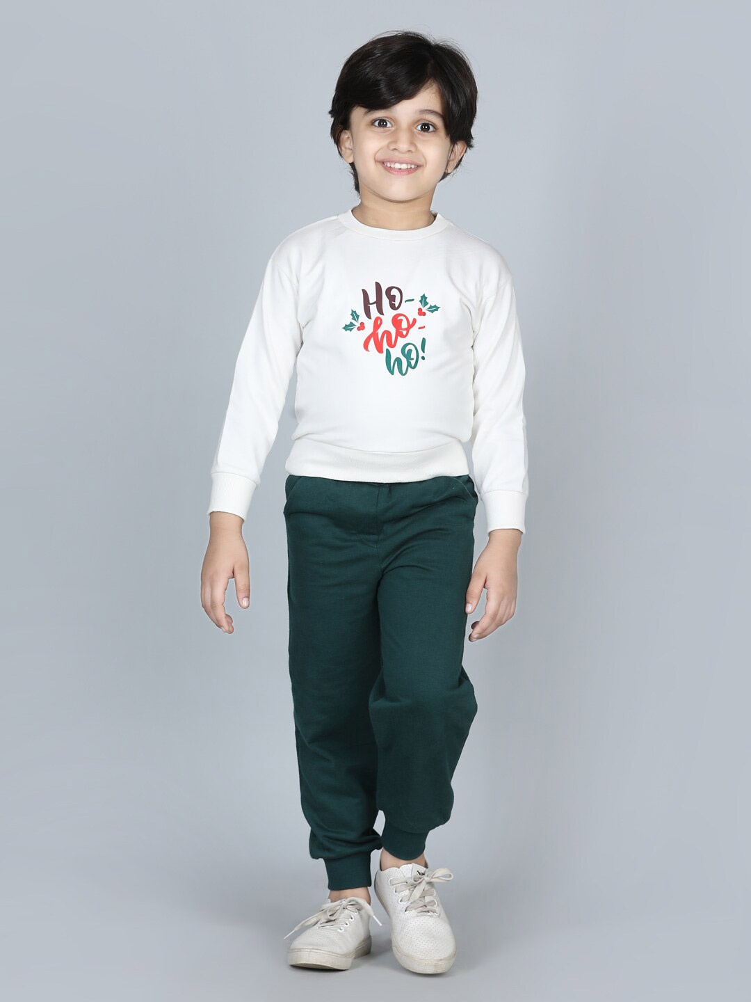 

AWW HUNNIE Boys White & Green Printed T-shirt with Pyjamas