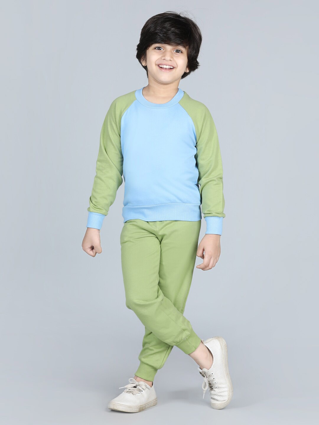 

AWW HUNNIE Boys Green & Blue Colourblocked Top with Trousers