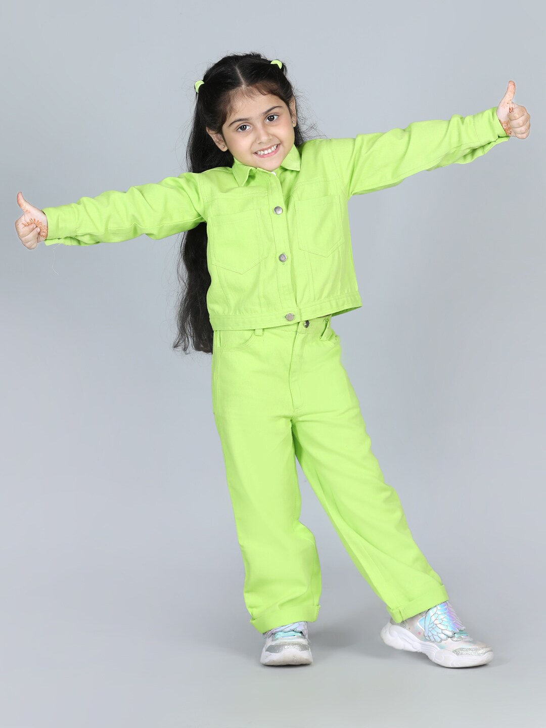 

AWW HUNNIE Girls Green Pure Cotton Shirt with Trousers