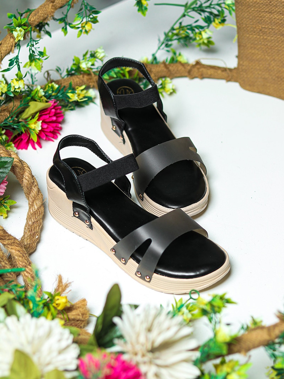 

NR By Nidhi Rathi Women Black & Cream-Coloured Flatform Sandals